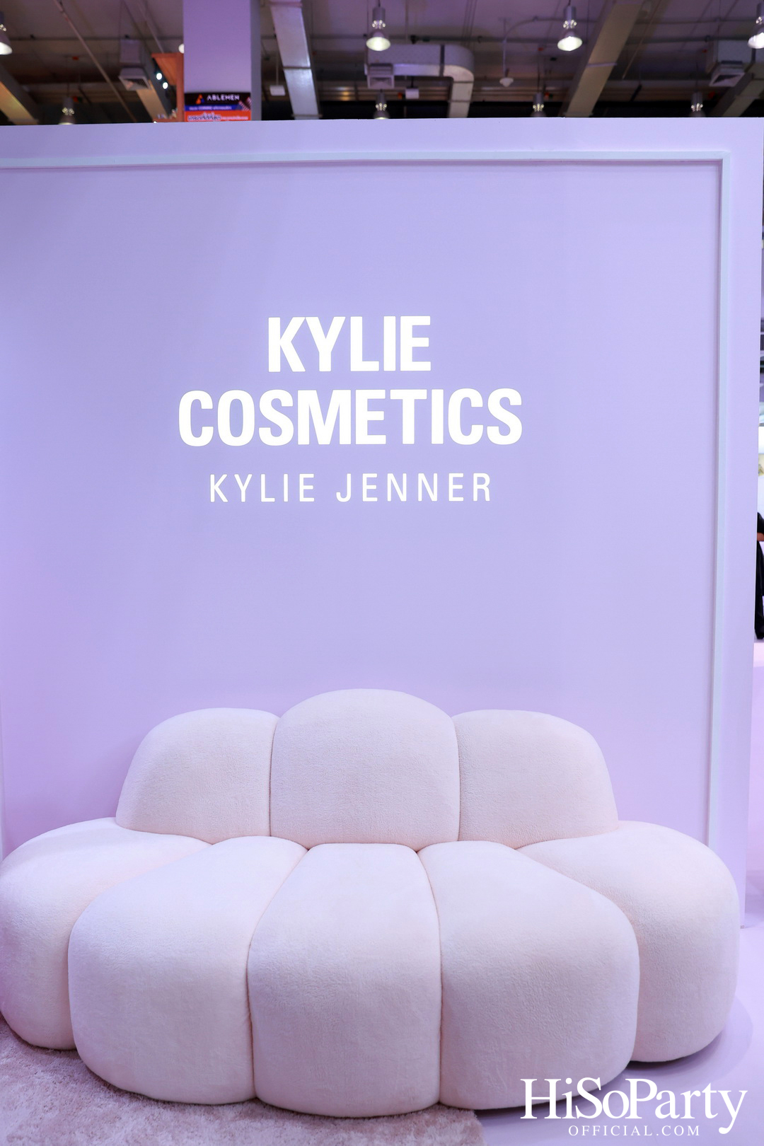 Kylie Cosmetics แลนด์ดิ้งประเทศไทยแล้วอย่างเป็นทางการ โดยวางจำหน่ายเอ็กซ์คลูซีฟที่ EVEANDBOY