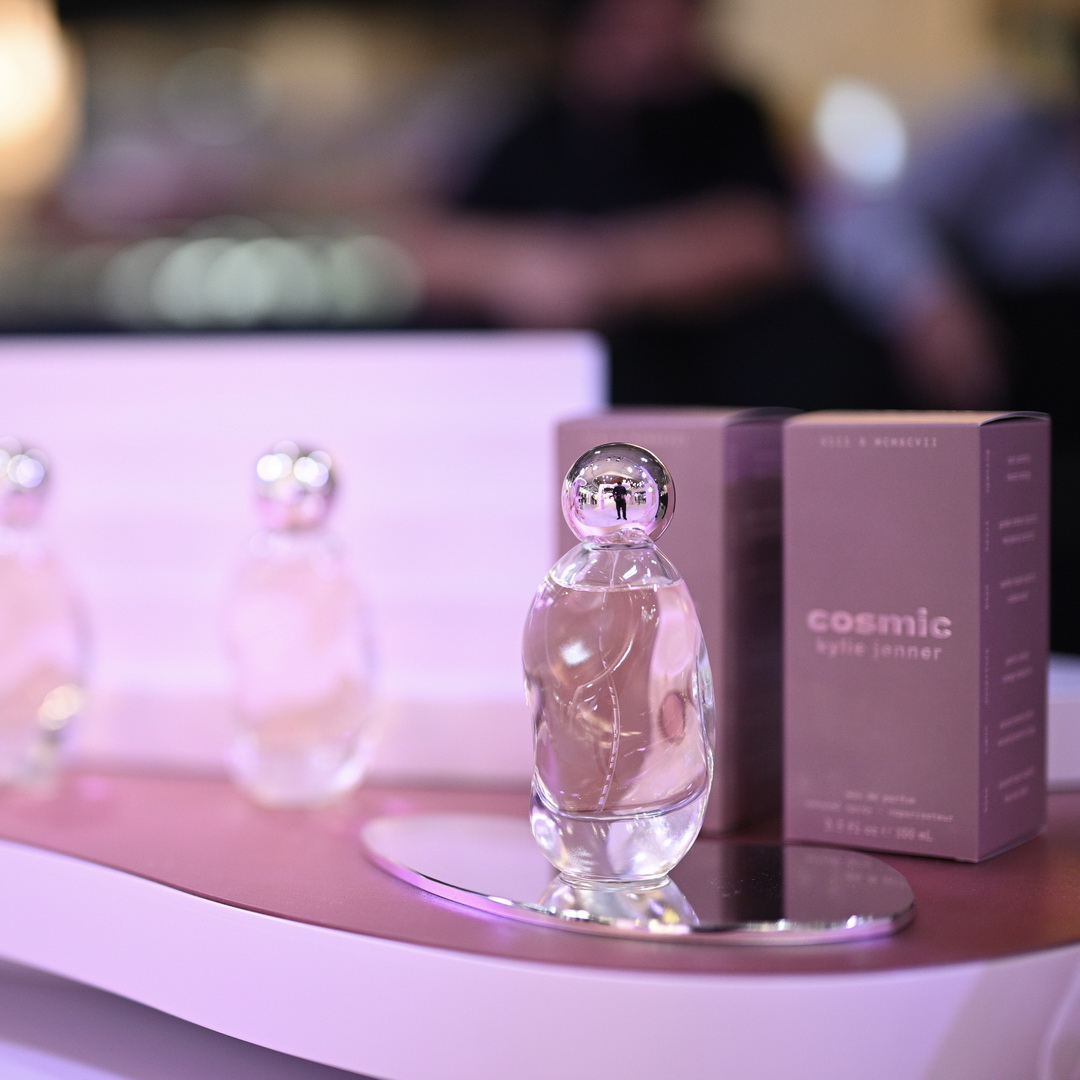 Kylie Cosmetics แลนด์ดิ้งประเทศไทยแล้วอย่างเป็นทางการ โดยวางจำหน่ายเอ็กซ์คลูซีฟที่ EVEANDBOY