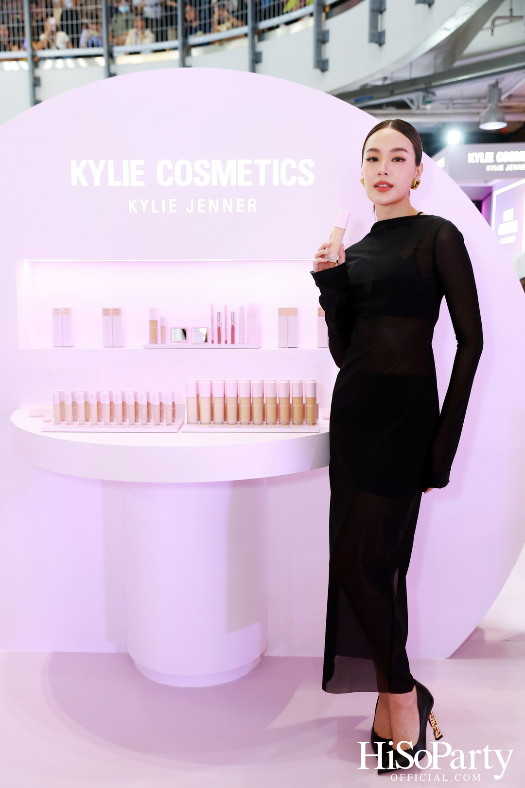 Kylie Cosmetics แลนด์ดิ้งประเทศไทยแล้วอย่างเป็นทางการ โดยวางจำหน่ายเอ็กซ์คลูซีฟที่ EVEANDBOY