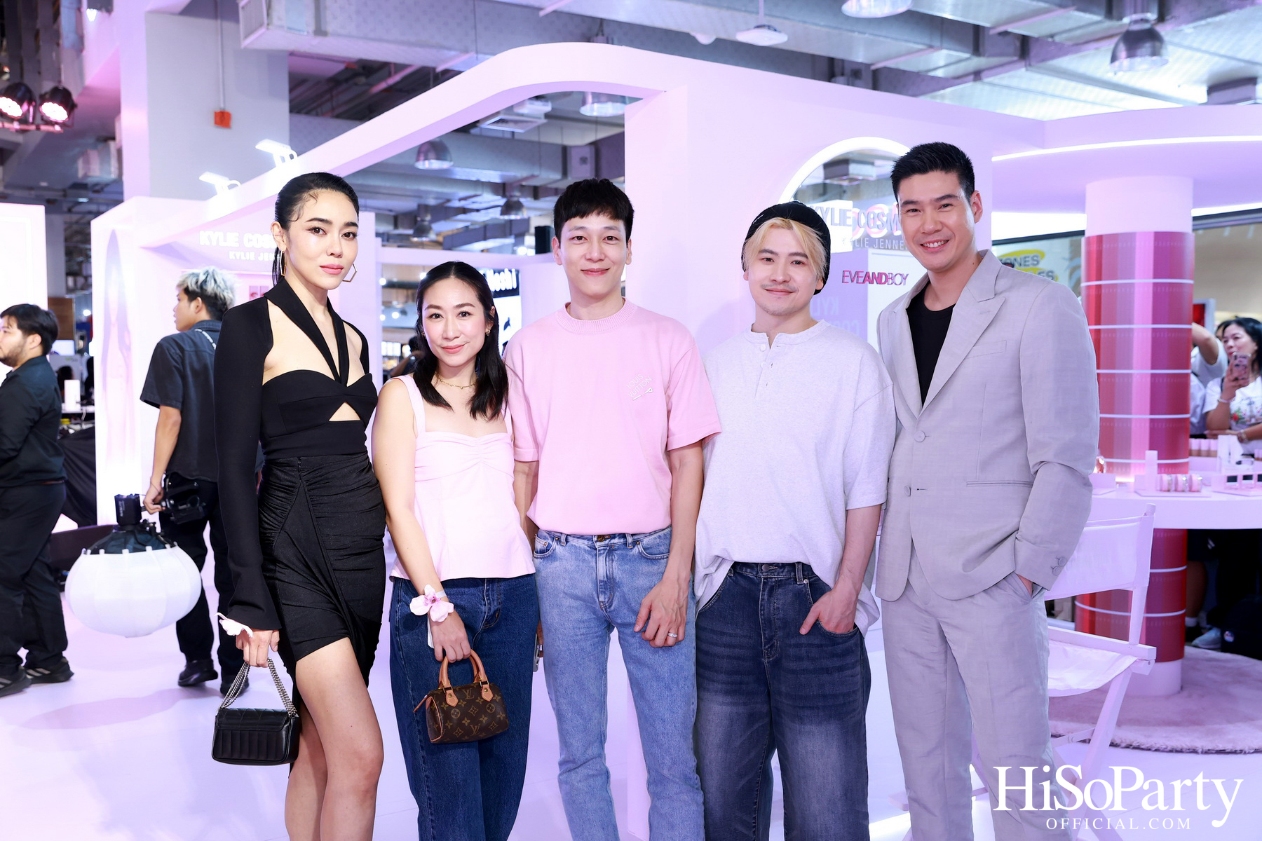 Kylie Cosmetics แลนด์ดิ้งประเทศไทยแล้วอย่างเป็นทางการ โดยวางจำหน่ายเอ็กซ์คลูซีฟที่ EVEANDBOY