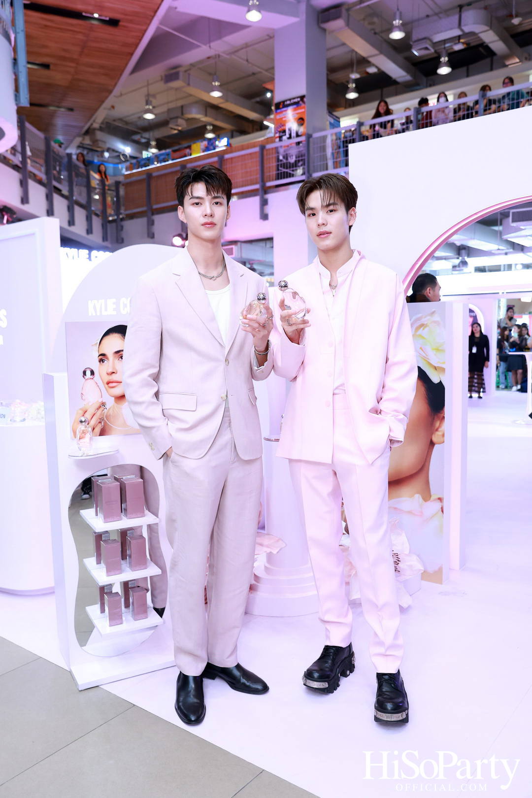 Kylie Cosmetics แลนด์ดิ้งประเทศไทยแล้วอย่างเป็นทางการ โดยวางจำหน่ายเอ็กซ์คลูซีฟที่ EVEANDBOY