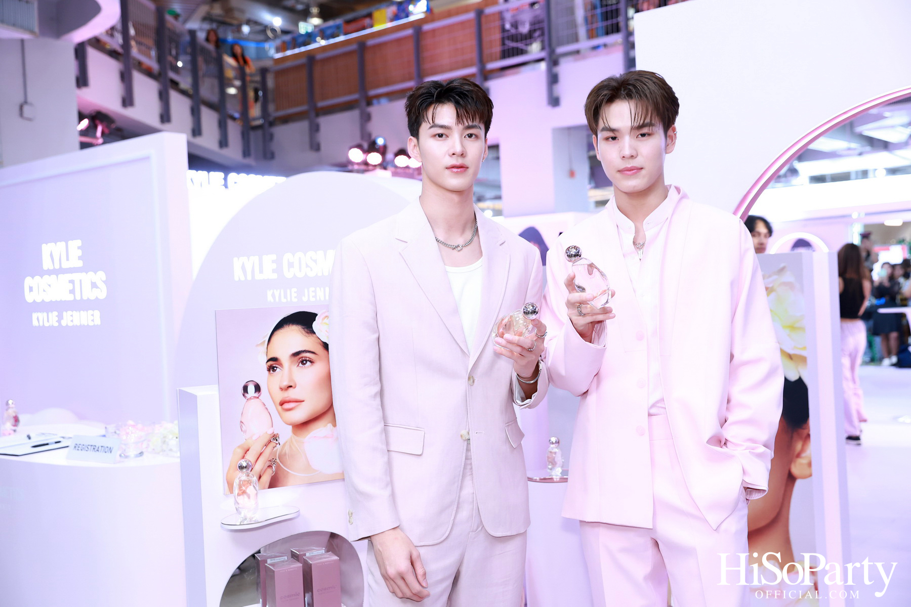 Kylie Cosmetics แลนด์ดิ้งประเทศไทยแล้วอย่างเป็นทางการ โดยวางจำหน่ายเอ็กซ์คลูซีฟที่ EVEANDBOY