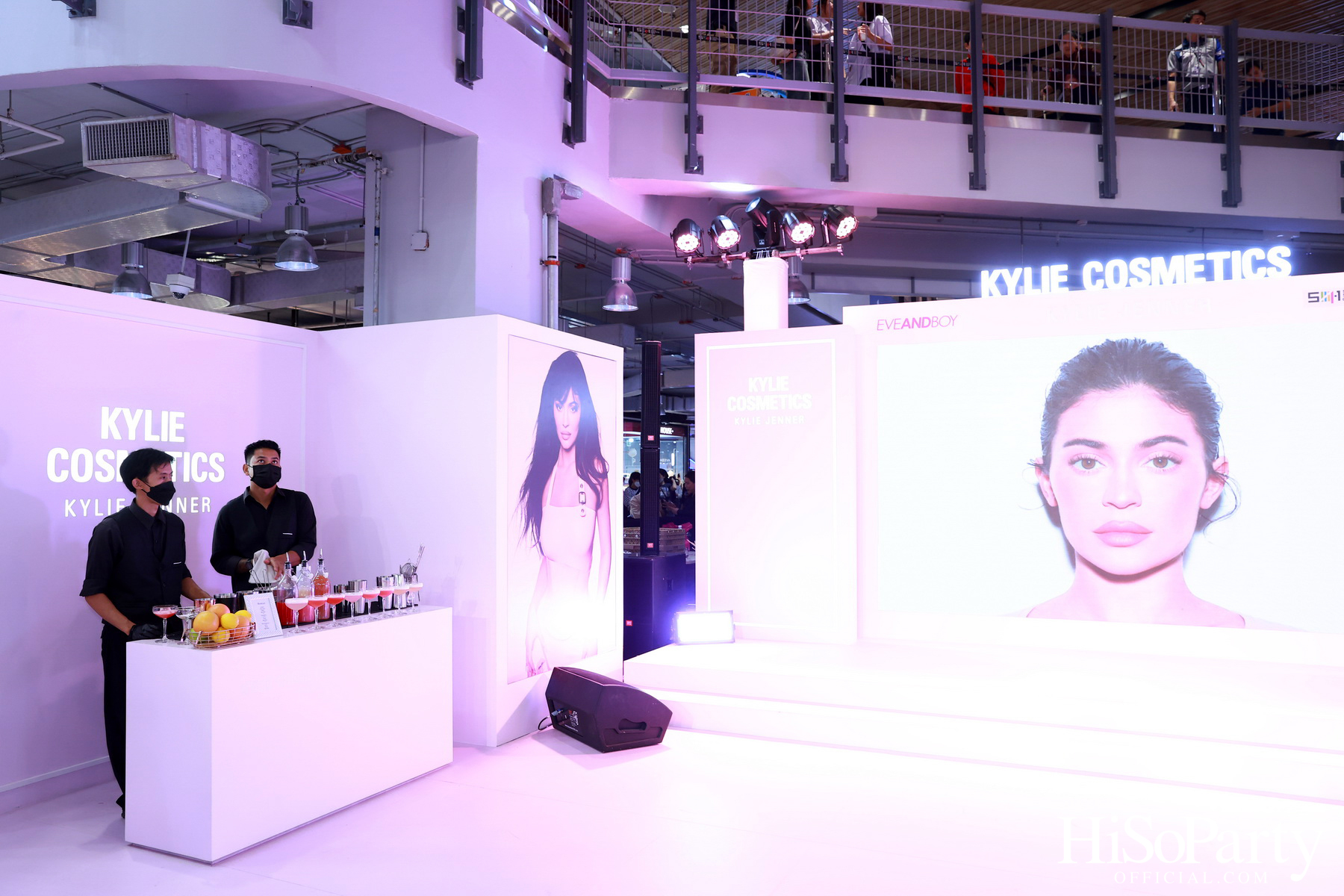 Kylie Cosmetics แลนด์ดิ้งประเทศไทยแล้วอย่างเป็นทางการ โดยวางจำหน่ายเอ็กซ์คลูซีฟที่ EVEANDBOY