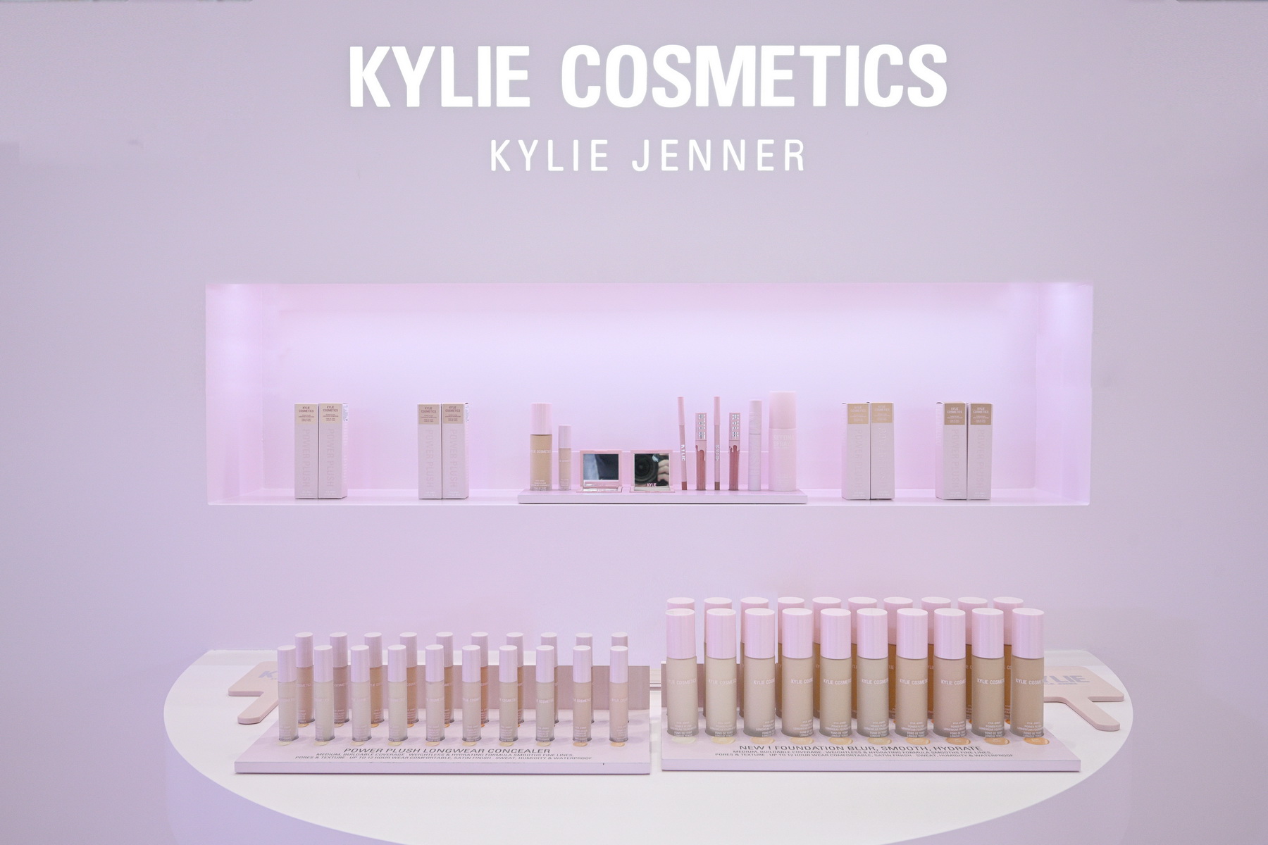 Kylie Cosmetics แลนด์ดิ้งประเทศไทยแล้วอย่างเป็นทางการ โดยวางจำหน่ายเอ็กซ์คลูซีฟที่ EVEANDBOY