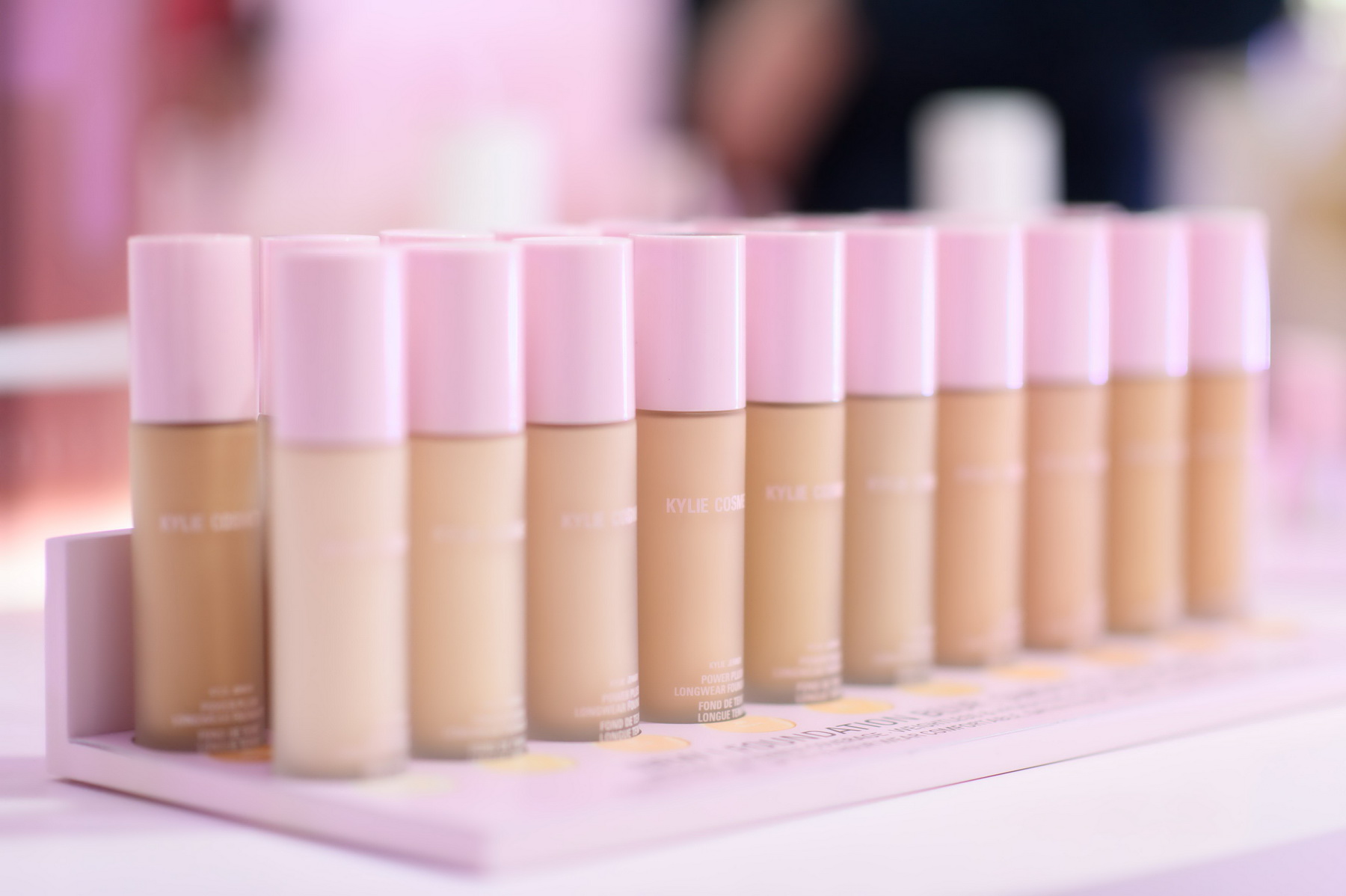 Kylie Cosmetics แลนด์ดิ้งประเทศไทยแล้วอย่างเป็นทางการ โดยวางจำหน่ายเอ็กซ์คลูซีฟที่ EVEANDBOY