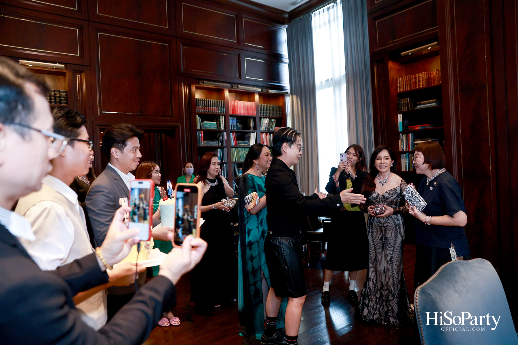 Exclusive Preview Judith Leiber New Collection & Beauty Gems ‘Bee 's Collection’