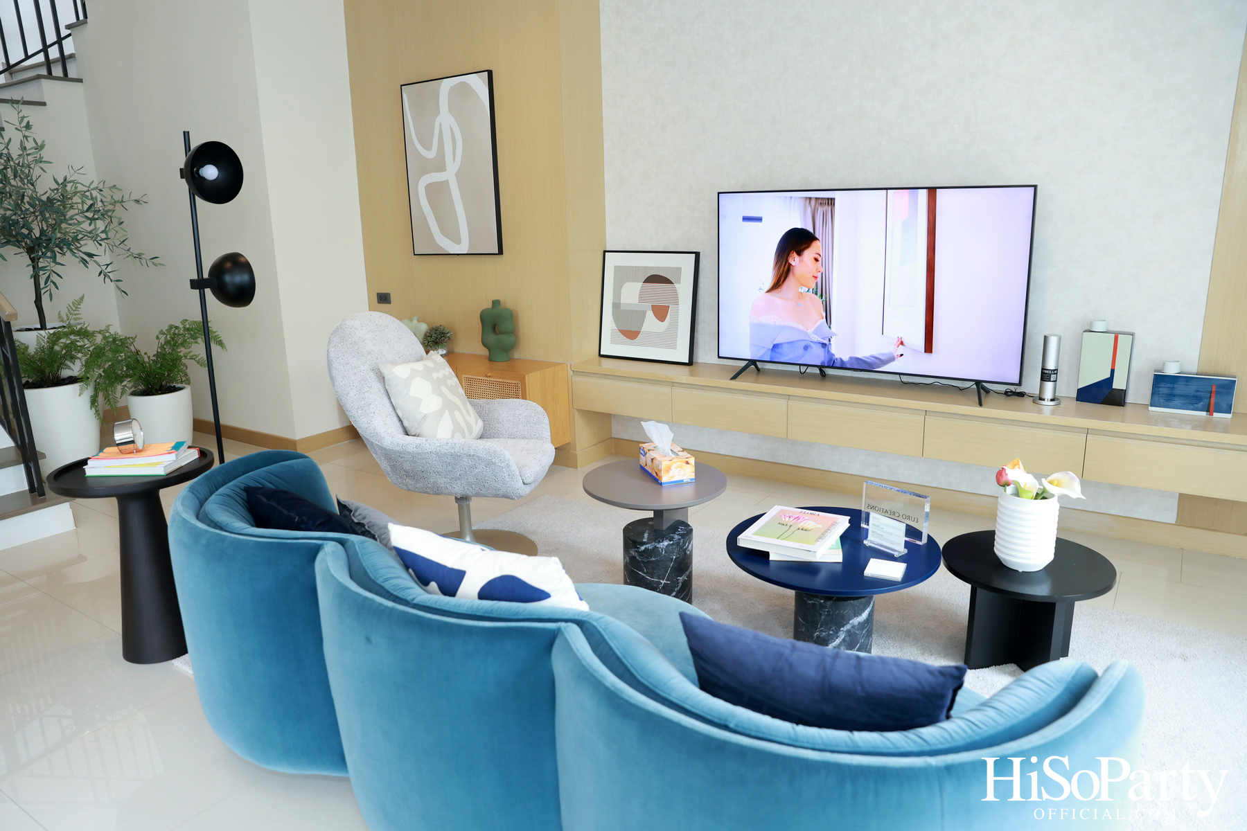 HiSoParty Magazine X AERIE