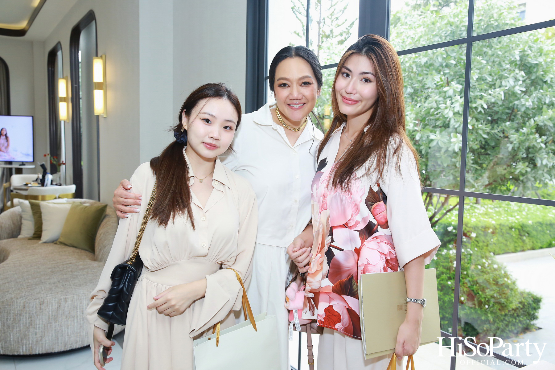 HiSoParty Magazine X AERIE