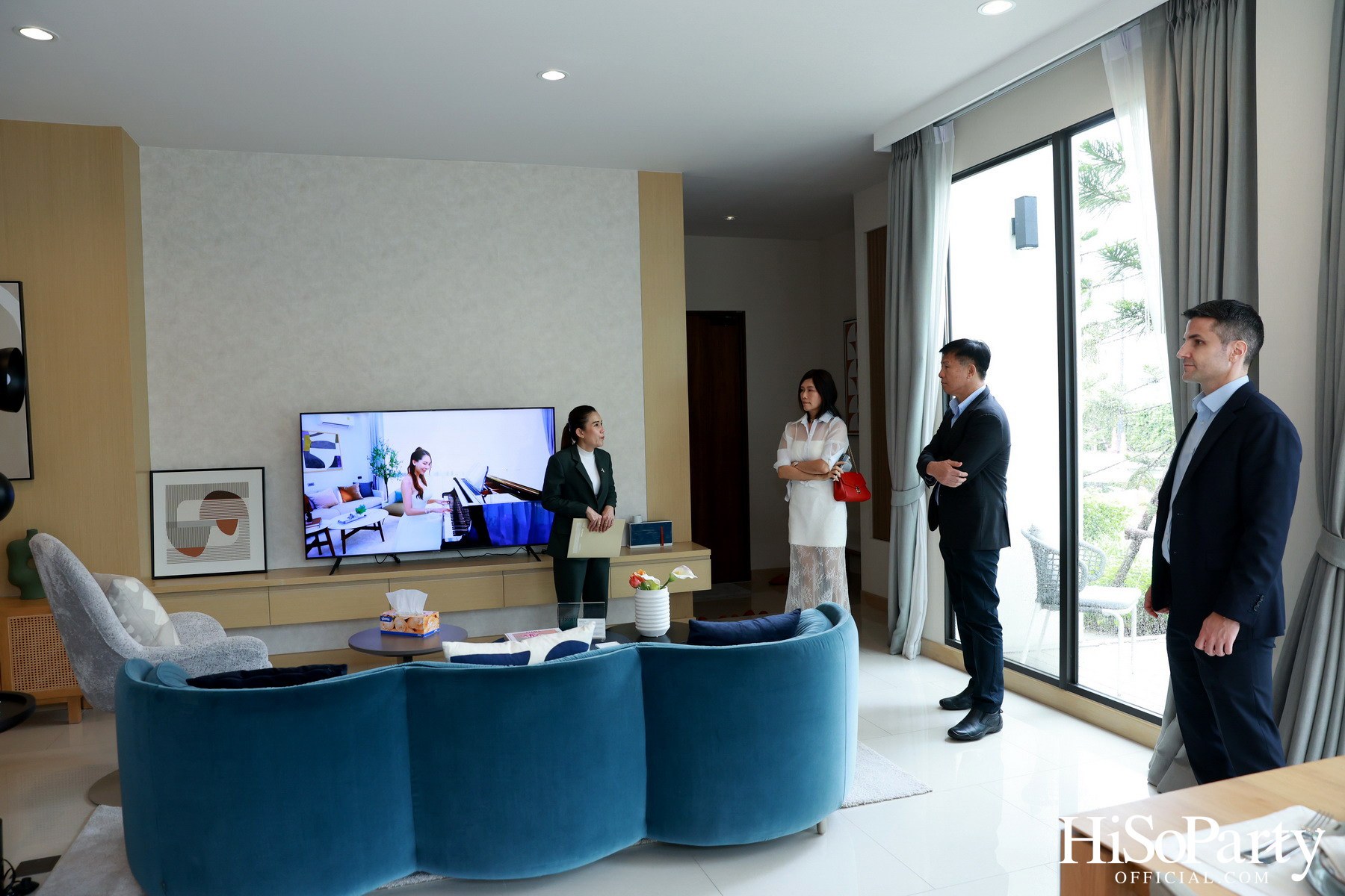 HiSoParty Magazine X AERIE