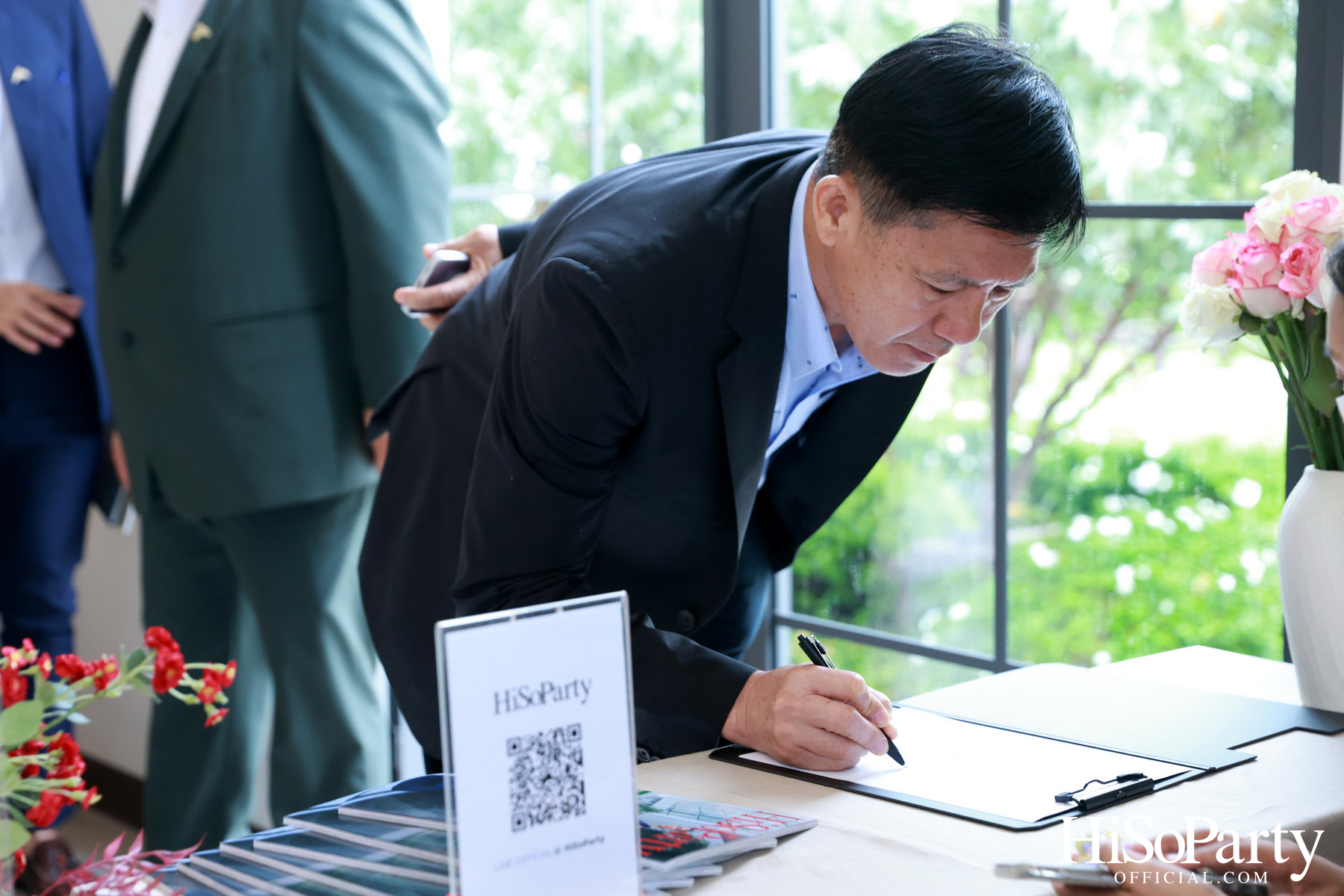 HiSoParty Magazine X AERIE