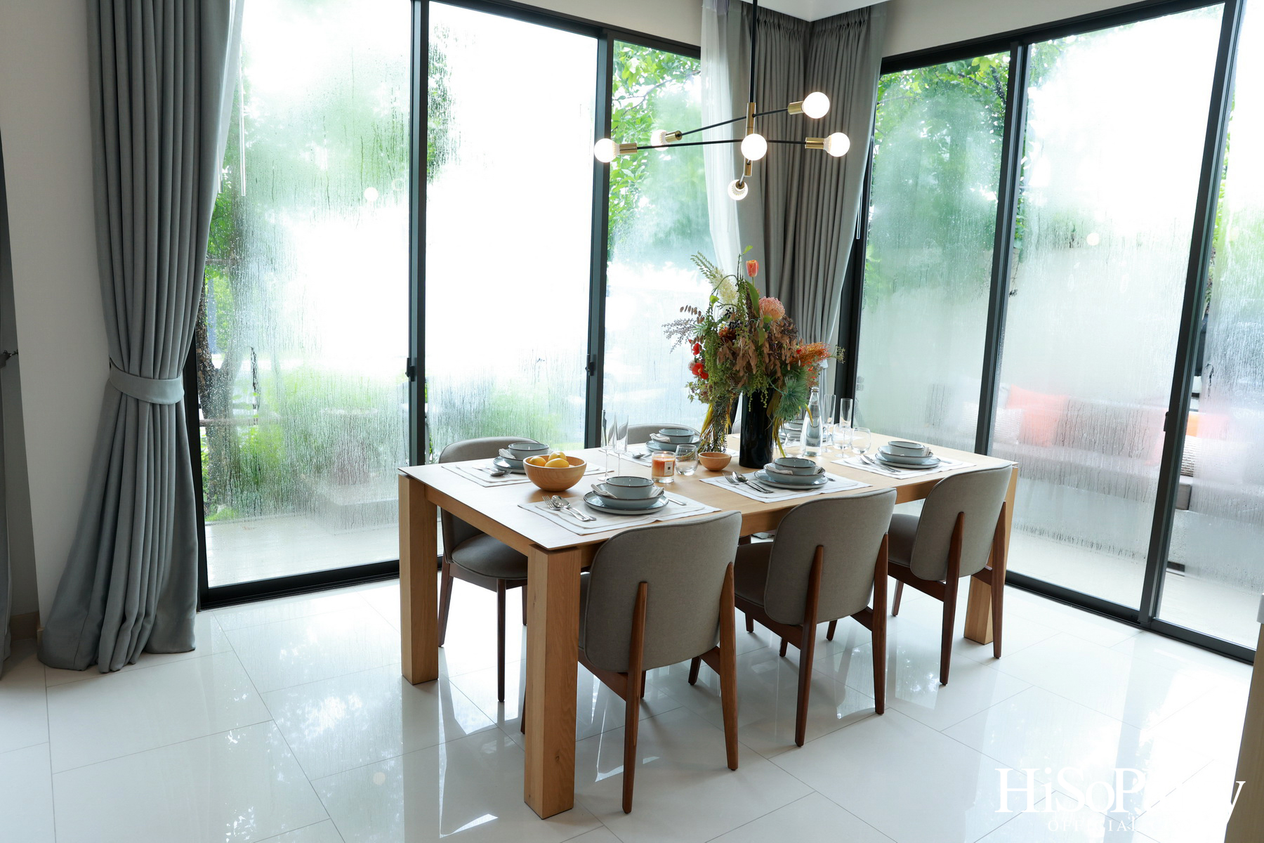 HiSoParty Magazine X AERIE