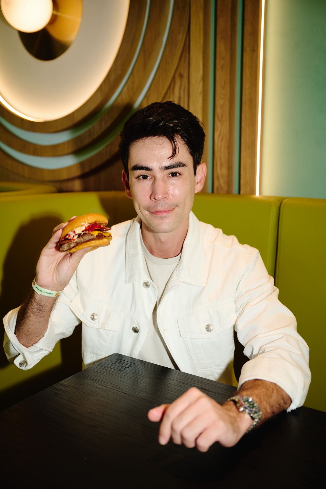Shake Shack เปิดสาขา 3 ที่เมกาบางนา อย่างเป็นทางการ