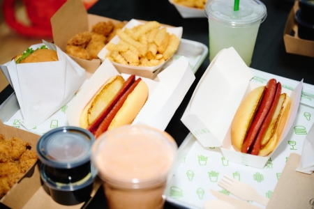 Shake Shack เปิดสาขา 3 ที่เมกาบางนา อย่างเป็นทางการ 