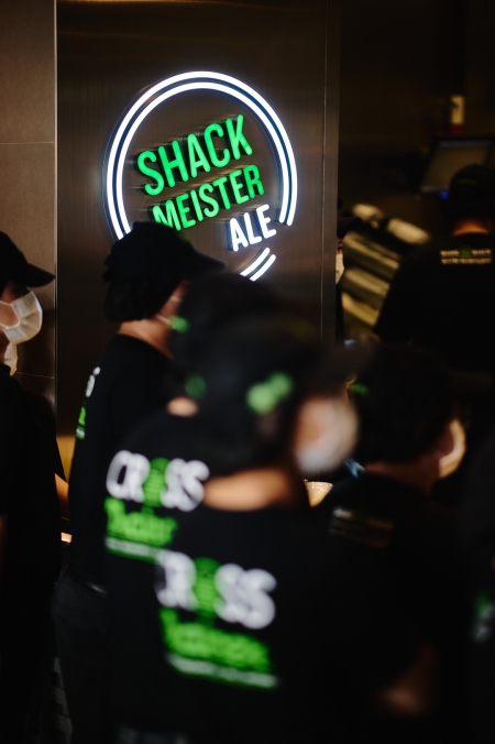 Shake Shack เปิดสาขา 3 ที่เมกาบางนา อย่างเป็นทางการ 