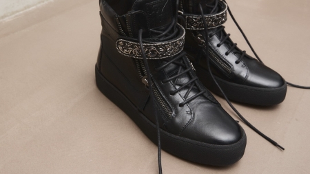 Giuseppe Zanotti Fall-Winter 2024: การกลับมาของสไตล์มินิมอลในยุค 90s 