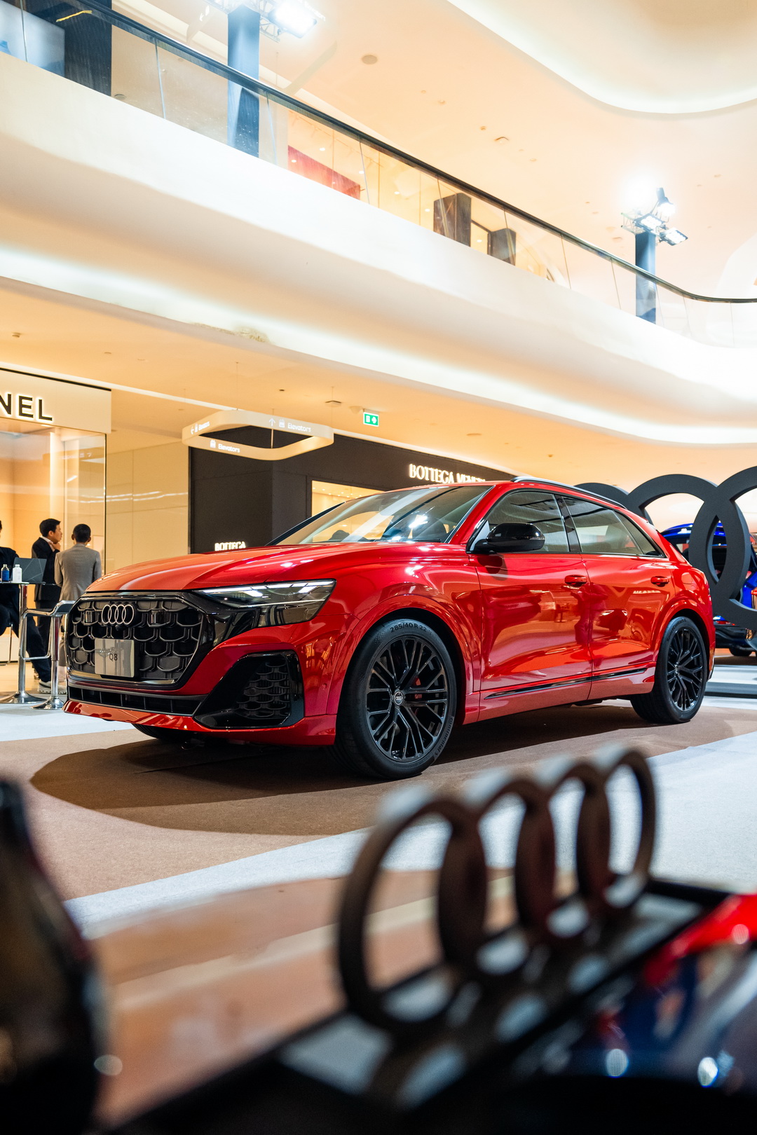 Audi เปิดตัว Flagship SUV ตัวท็อป Q8 ขุมพลัง Plug-in Hybrid เจเนอเรชั่นล่าสุดที่เซ็นทรัลเอ็มบาสซี