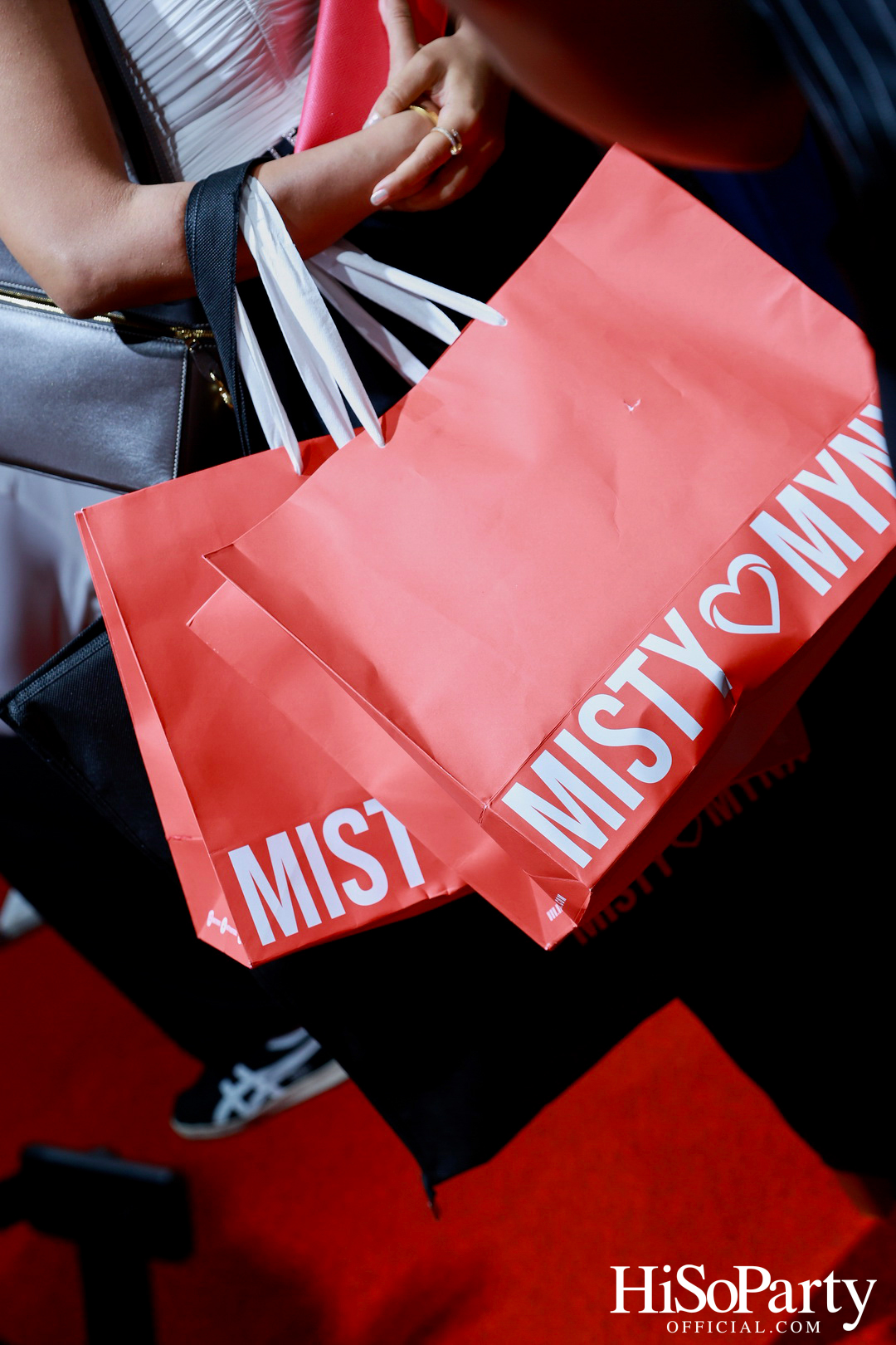 งานเปิดตัวคอลเลกชั่นคอลลาบอเรชั่นสุดแกลม VATANIKA x MISTY MYNX