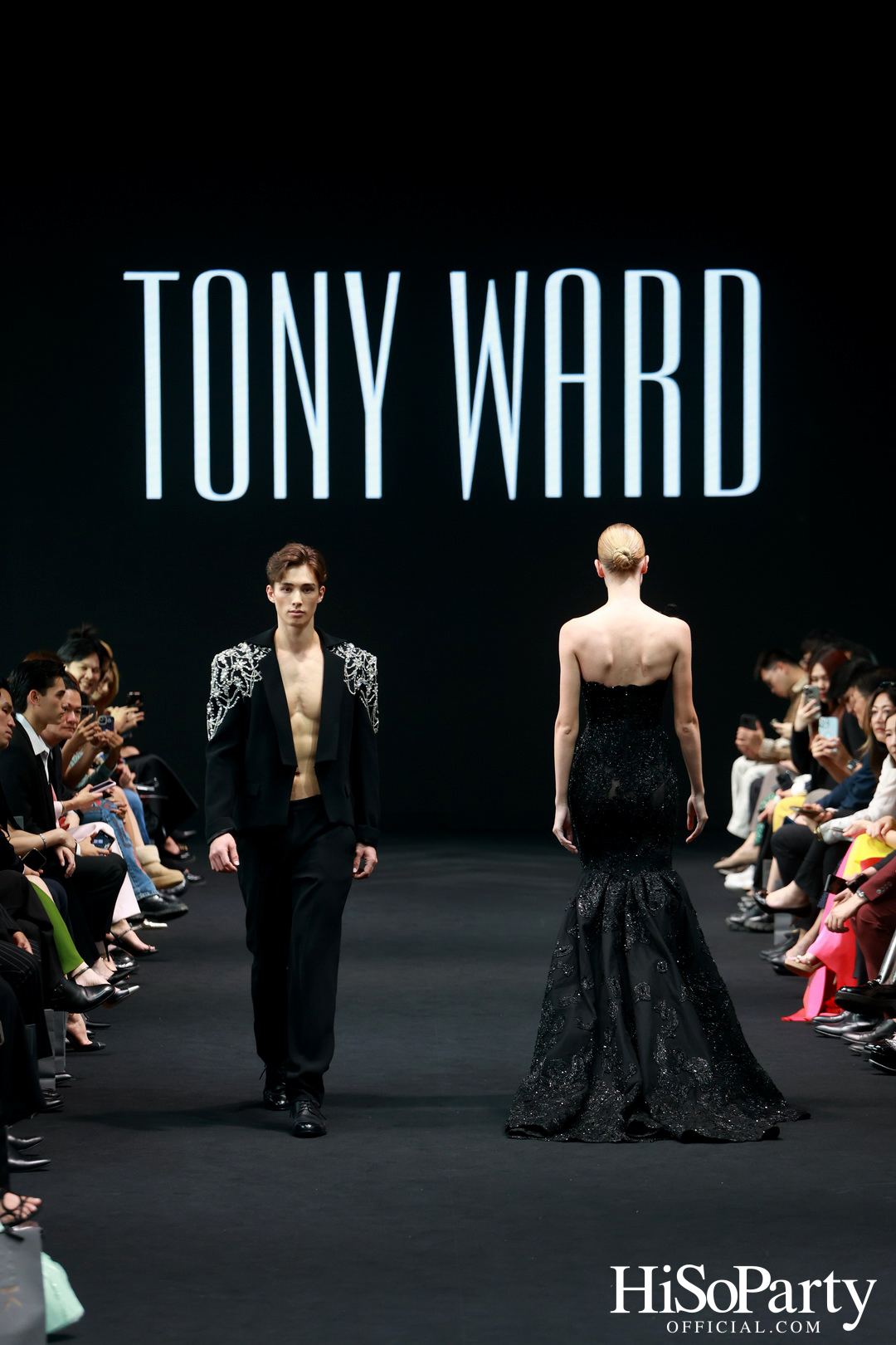 TONY WARD Couture @ELLE Fashion Week 2024 ณ ริเวอร์ พาร์ค ไอคอนสยาม