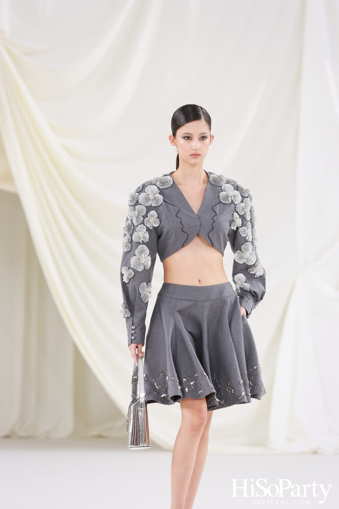 SIRIVANNAVARI นำเสนอแฟชั่นโชว์ Autumn/Winter 2024-2025 ในธีม ‘Women in Art’ ณ หอศิลป์แห่งชาติ กระทรวงวัฒนธรรม