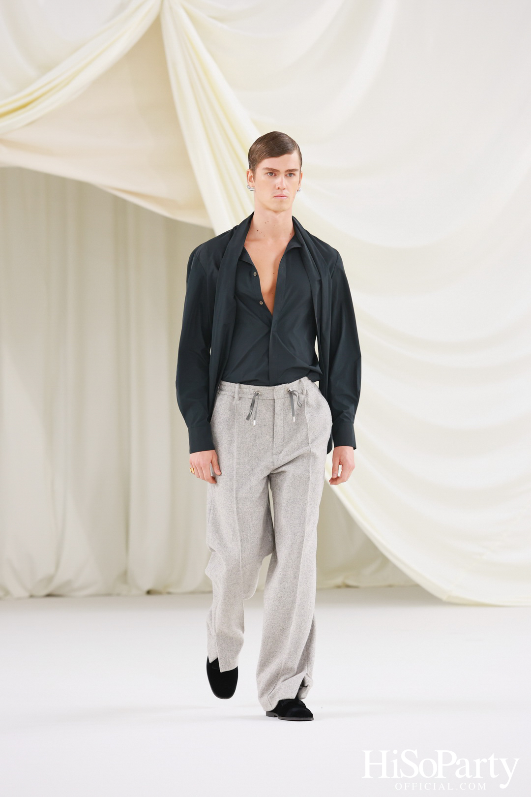 SIRIVANNAVARI นำเสนอแฟชั่นโชว์ Autumn/Winter 2024-2025 ในธีม ‘Women in Art’ ณ หอศิลป์แห่งชาติ กระทรวงวัฒนธรรม