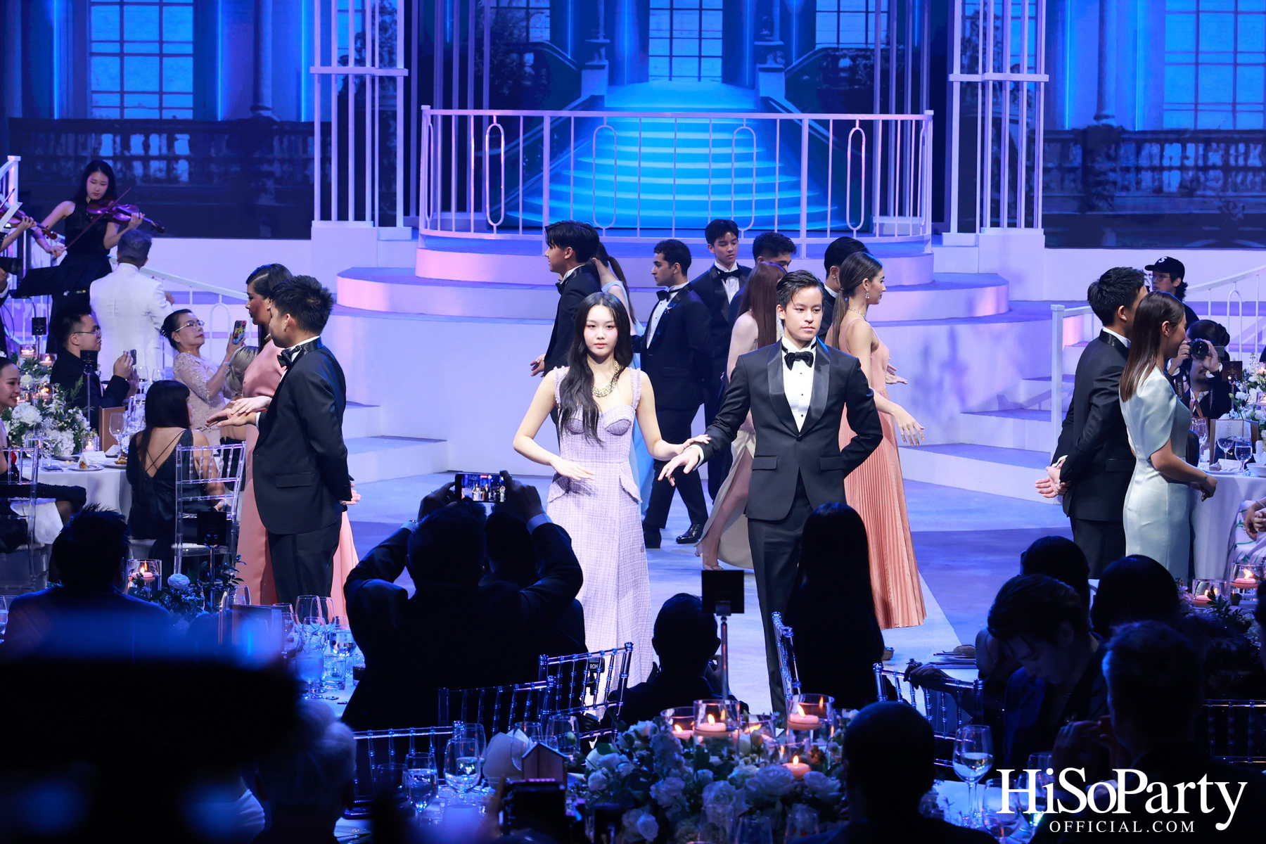 EM DISTRICT จัดงาน LA BELLE et LE BEAU 2024 เปิดตัว 16 หนุ่มสาว ต้นแบบแรงบันดาลใจของคนรุ่นใหม่