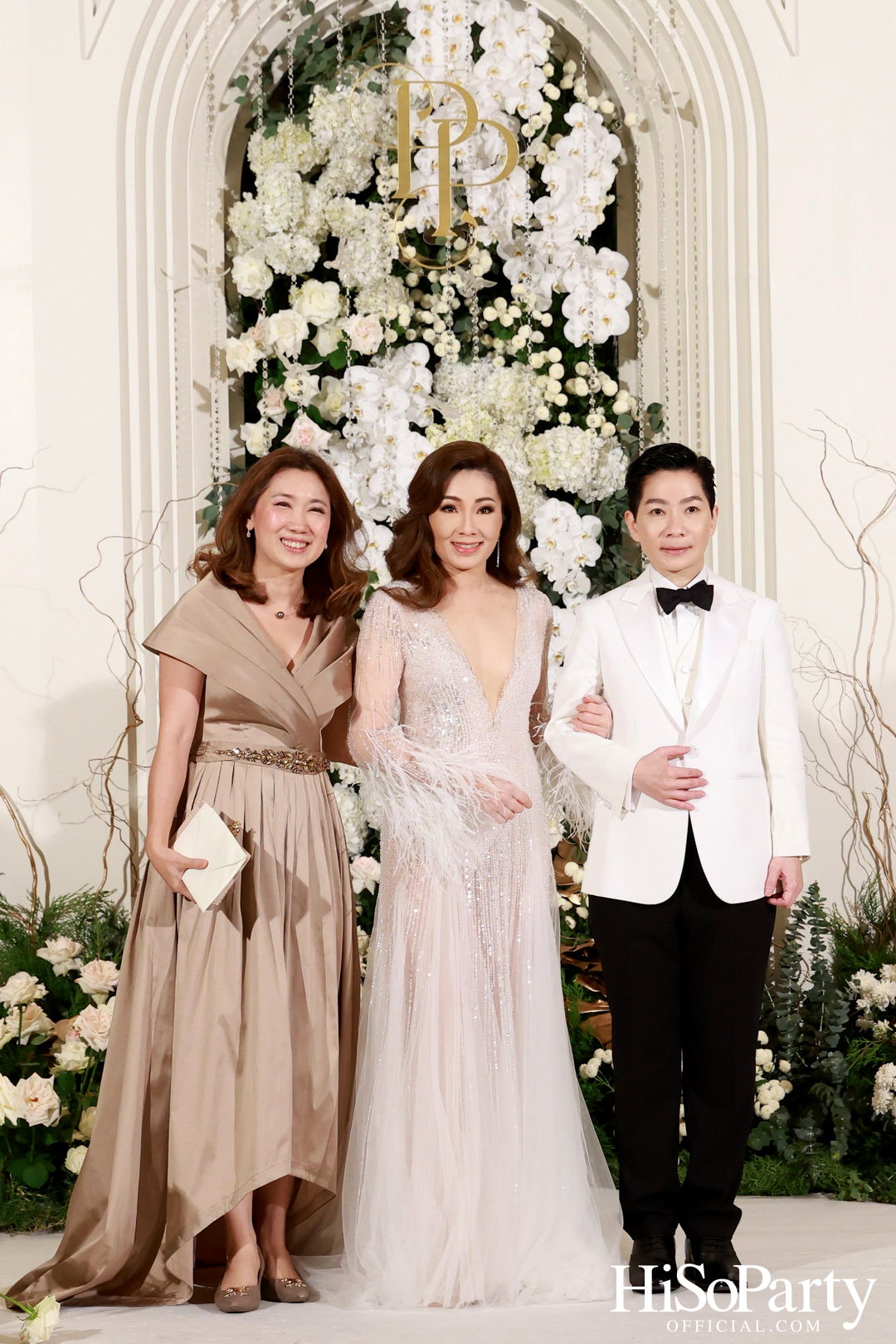 #AoiMod811 งานฉลองมงคลสมรสระหว่าง ดร.ปริสุทธิ์ รัตนมหาวงศ์ และ ดร.ปฏิมากร ใจอ่อน