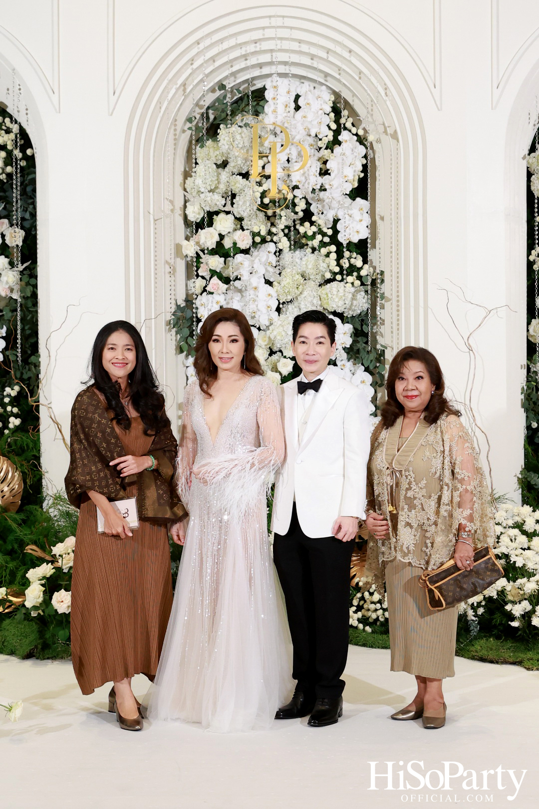#AoiMod811 งานฉลองมงคลสมรสระหว่าง ดร.ปริสุทธิ์ รัตนมหาวงศ์ และ ดร.ปฏิมากร ใจอ่อน