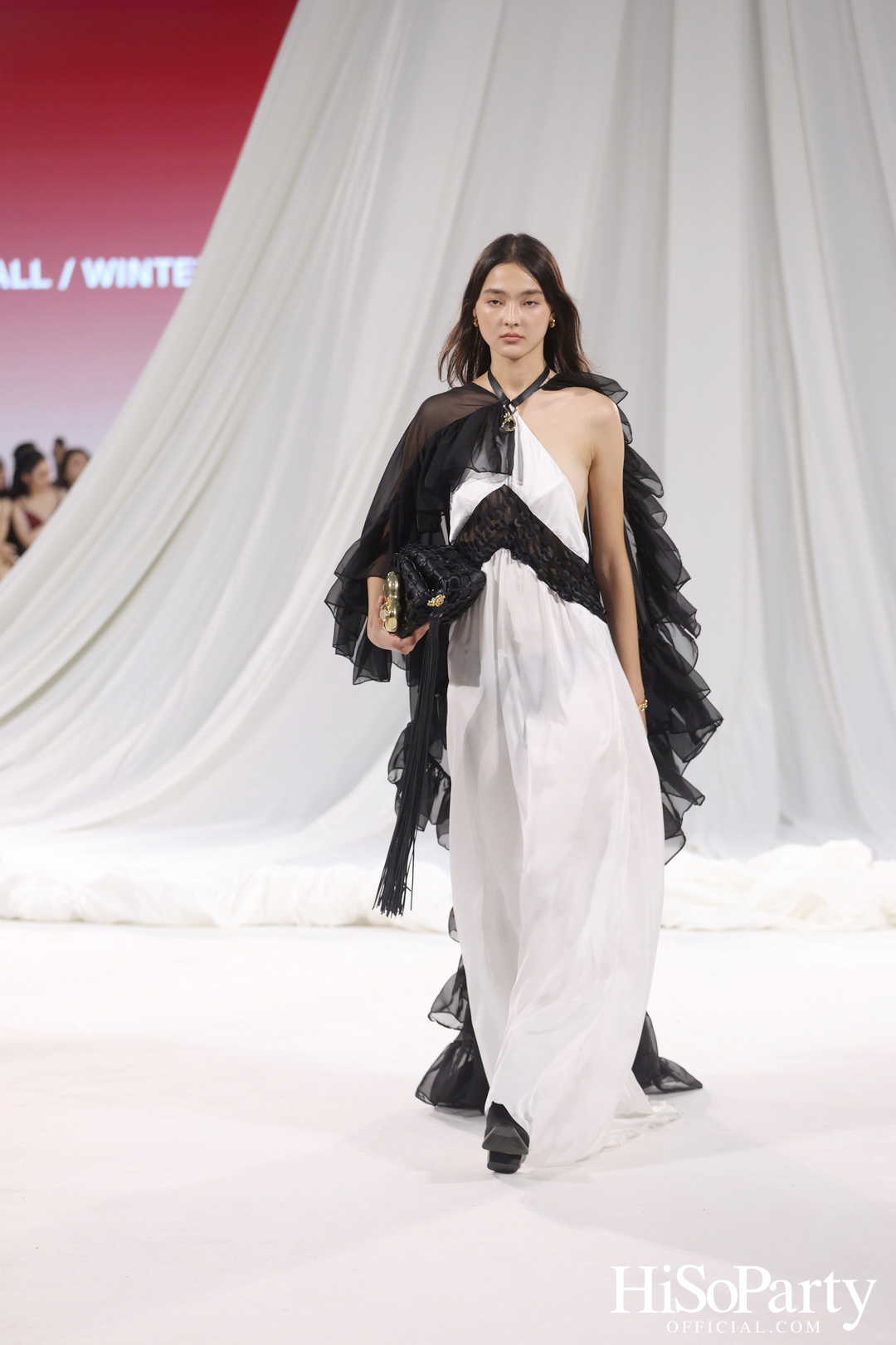 CHATO STUDIO THE DANCING PILLOW FASHION SHOW