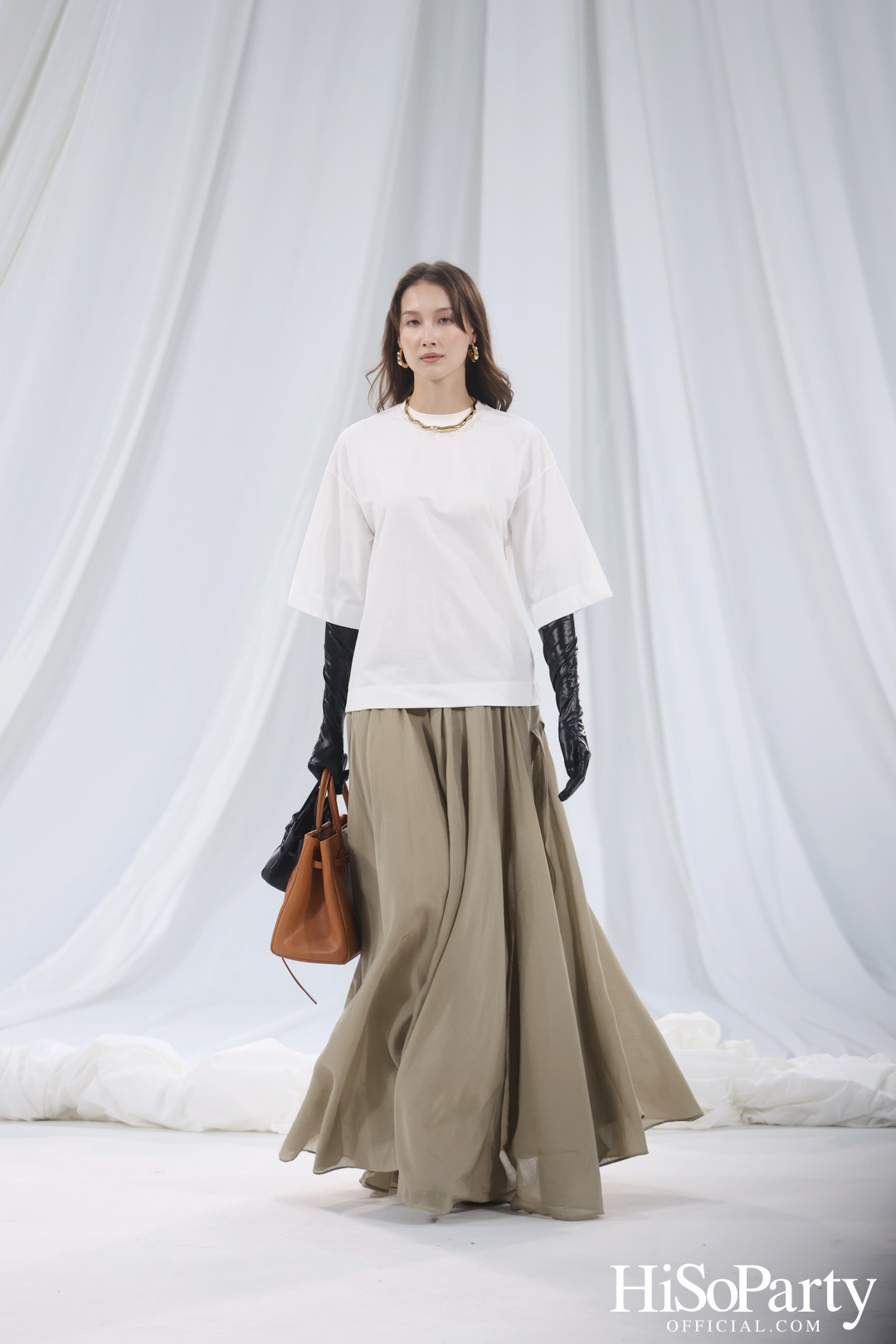 CHATO STUDIO THE DANCING PILLOW FASHION SHOW