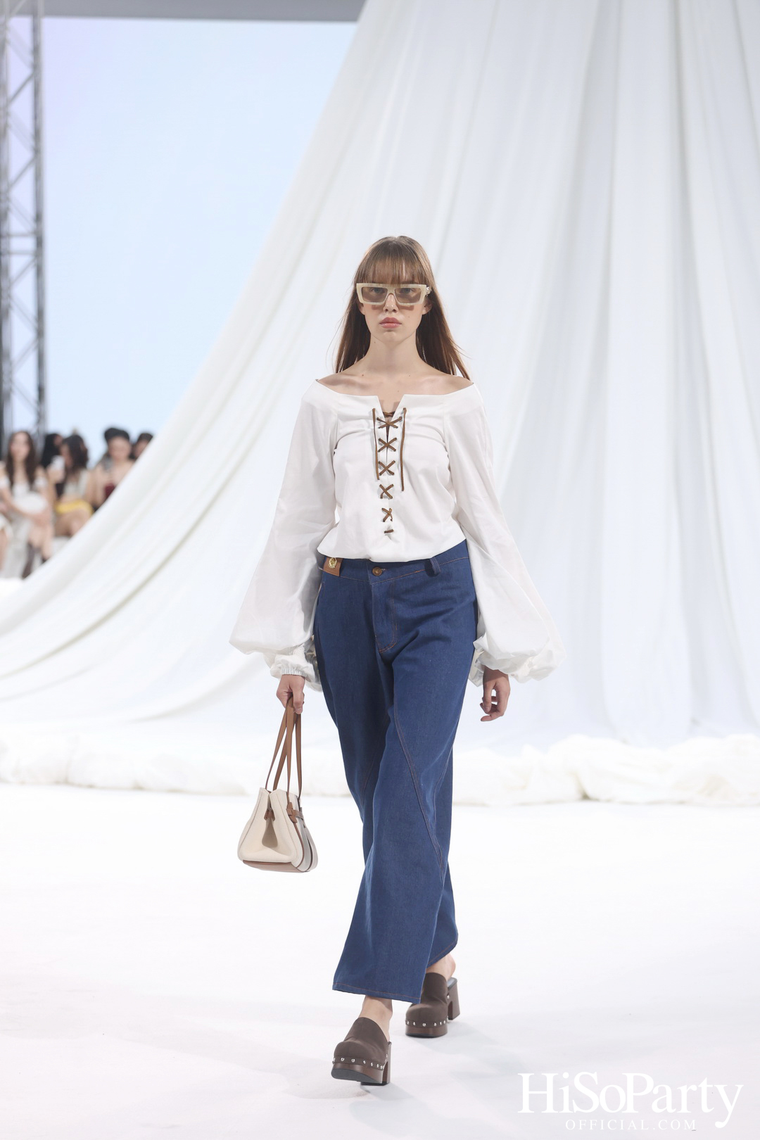 CHATO STUDIO THE DANCING PILLOW FASHION SHOW