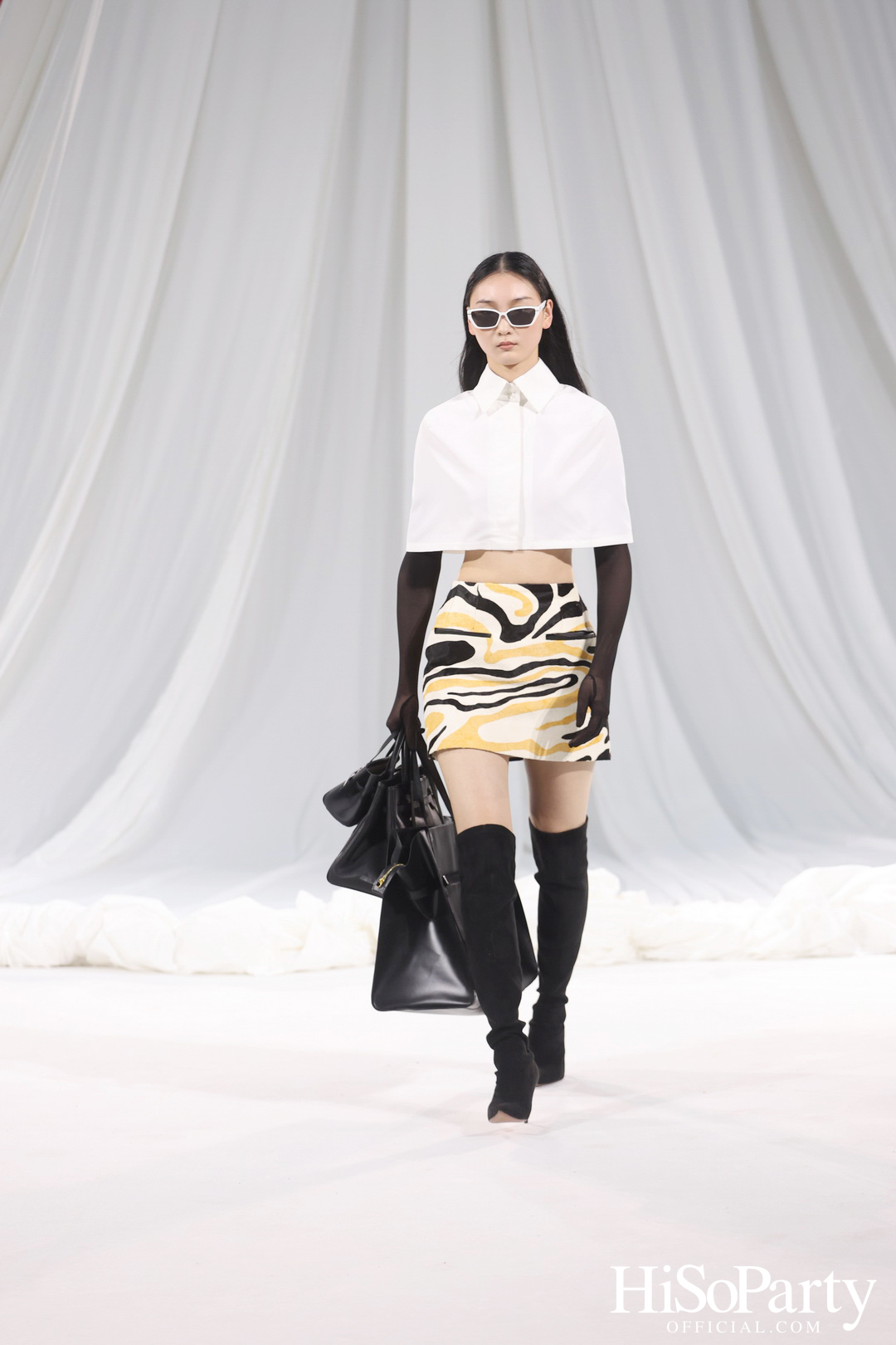 CHATO STUDIO THE DANCING PILLOW FASHION SHOW