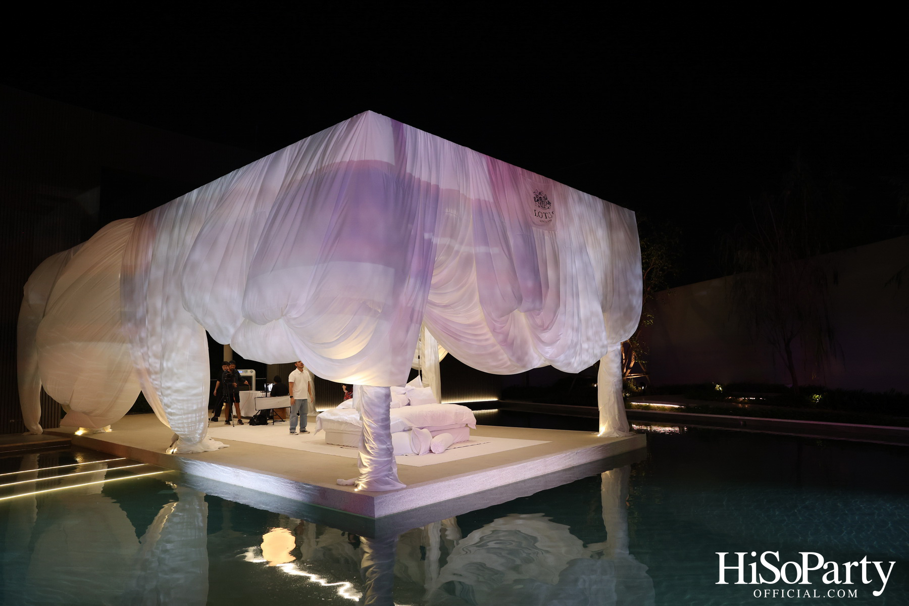 CHATO STUDIO THE DANCING PILLOW FASHION SHOW