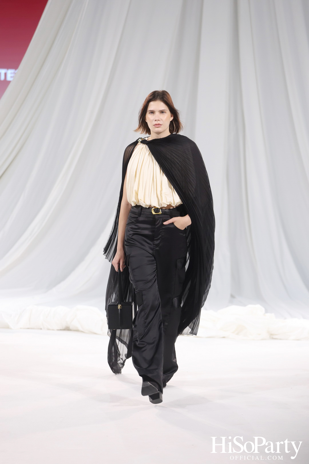 CHATO STUDIO THE DANCING PILLOW FASHION SHOW