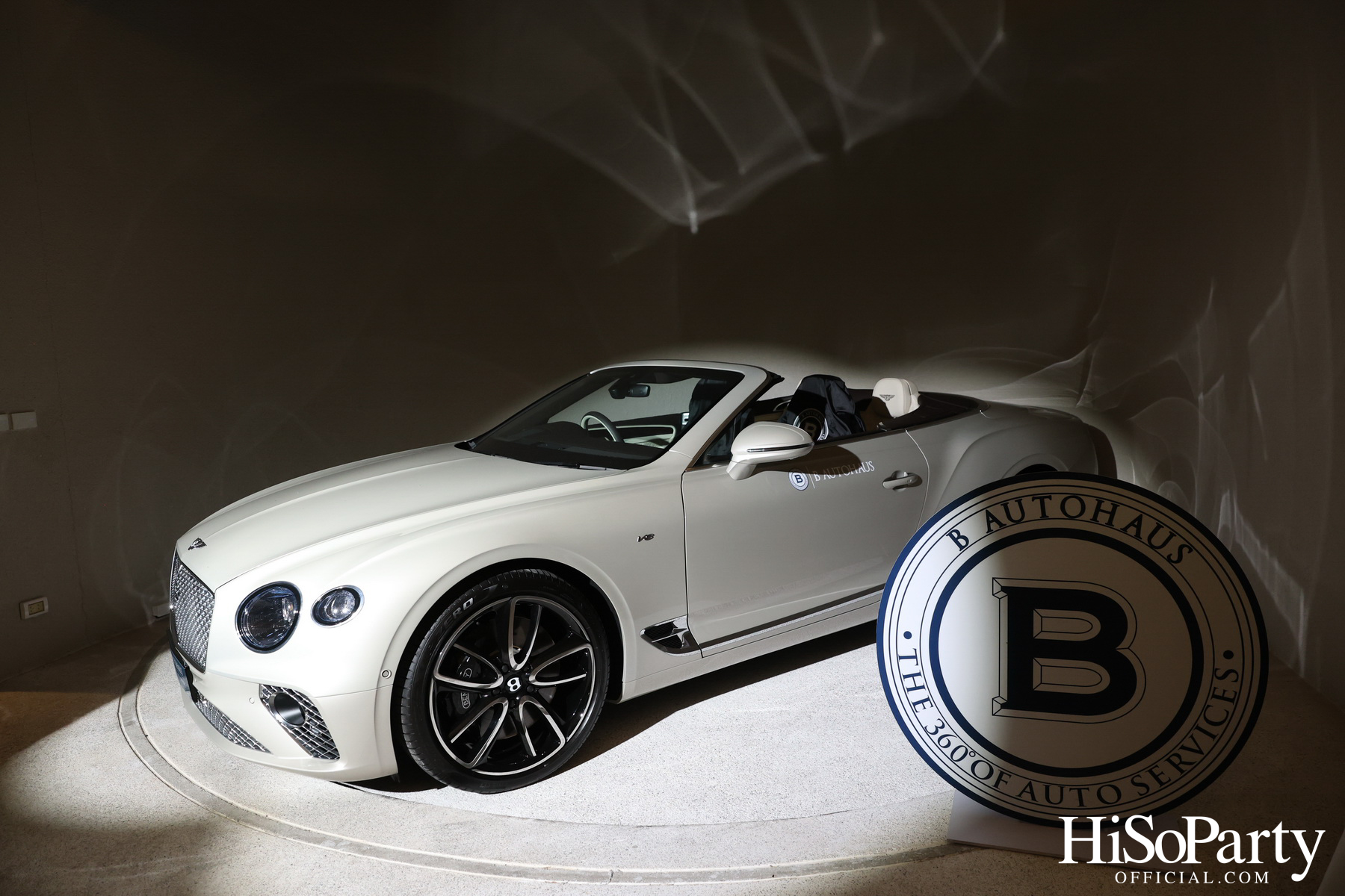 CHATO STUDIO THE DANCING PILLOW FASHION SHOW