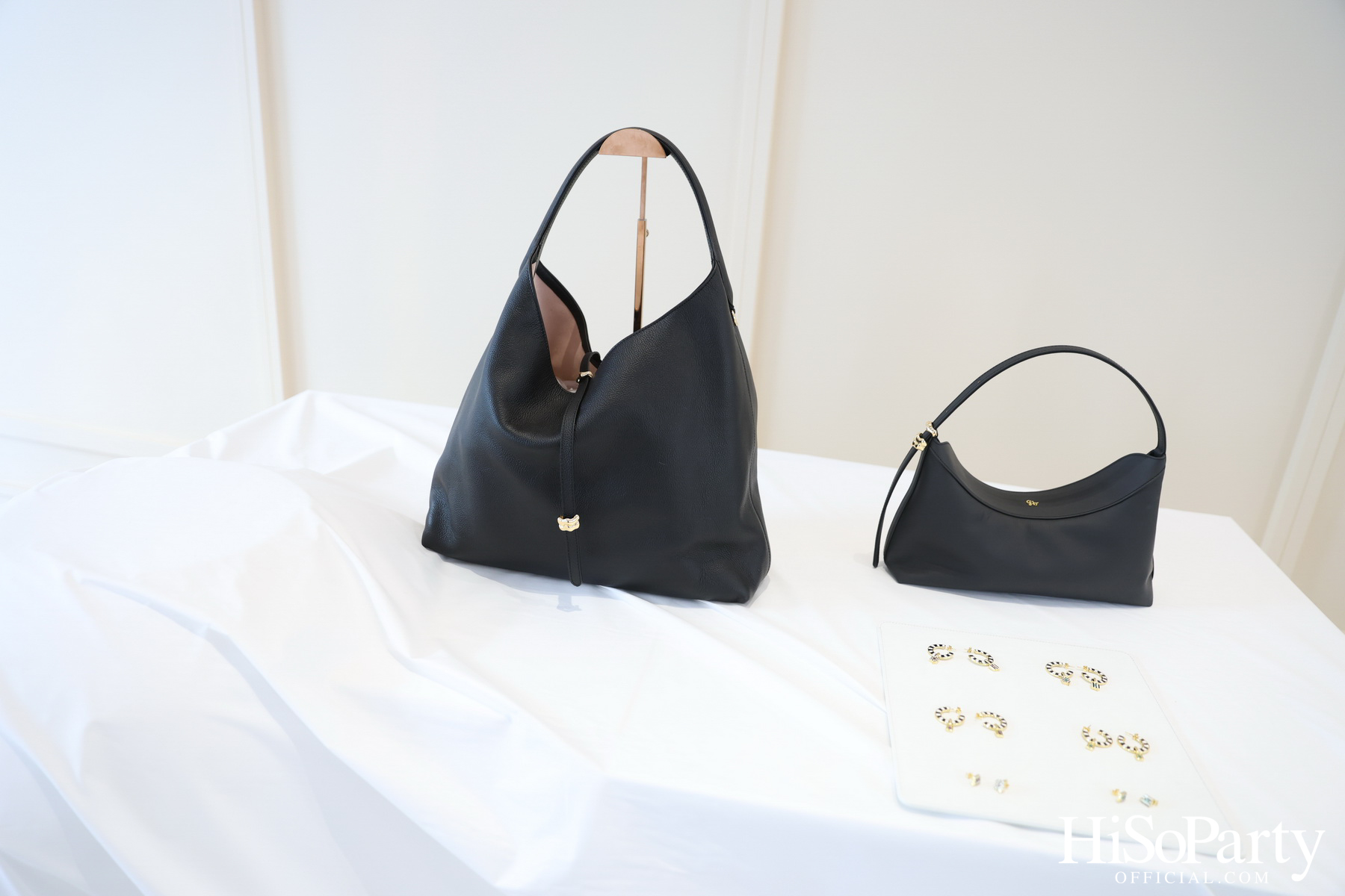 CHATO STUDIO THE DANCING PILLOW FASHION SHOW