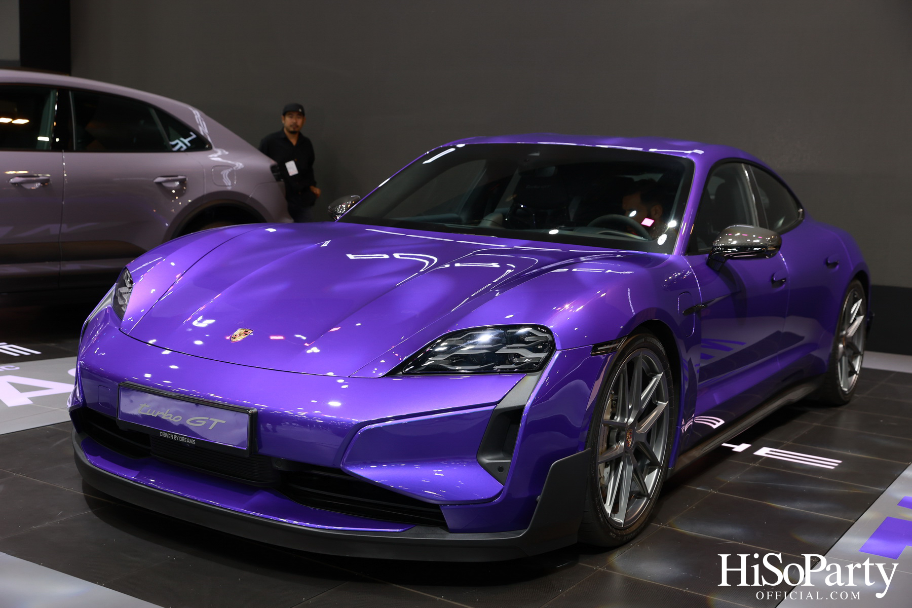 การเปิดตัวอย่างเป็นทางการของ 911 Carrera และ Taycan Turbo GT ณ บูธรถยนต์ปอร์เช่ ในงาน Motor Expo 2024