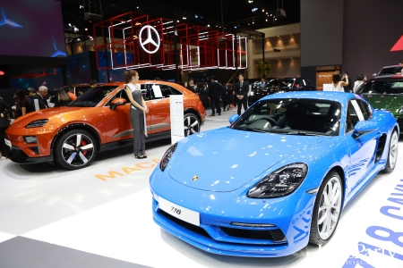 การเปิดตัวอย่างเป็นทางการของ 911 Carrera และ Taycan Turbo GT ณ บูธรถยนต์ปอร์เช่ ในงาน Motor Expo 2024