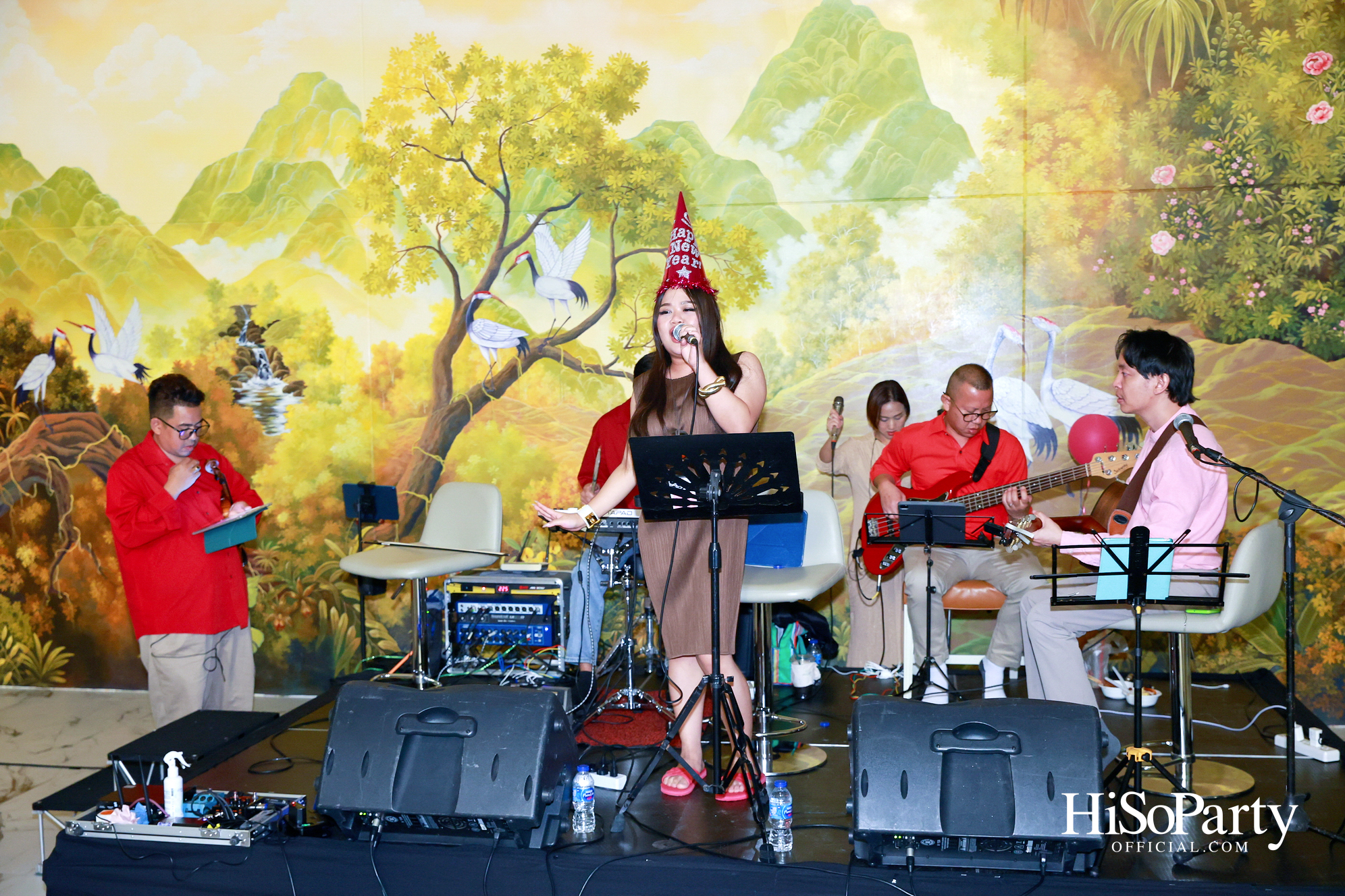 อุษณีย์ มหากิจศิริ ลีโอณีโอ เปิดบ้านจัดงานปาร์ตี้คริสต์มาส-ปีใหม่สุดอบอุ่น