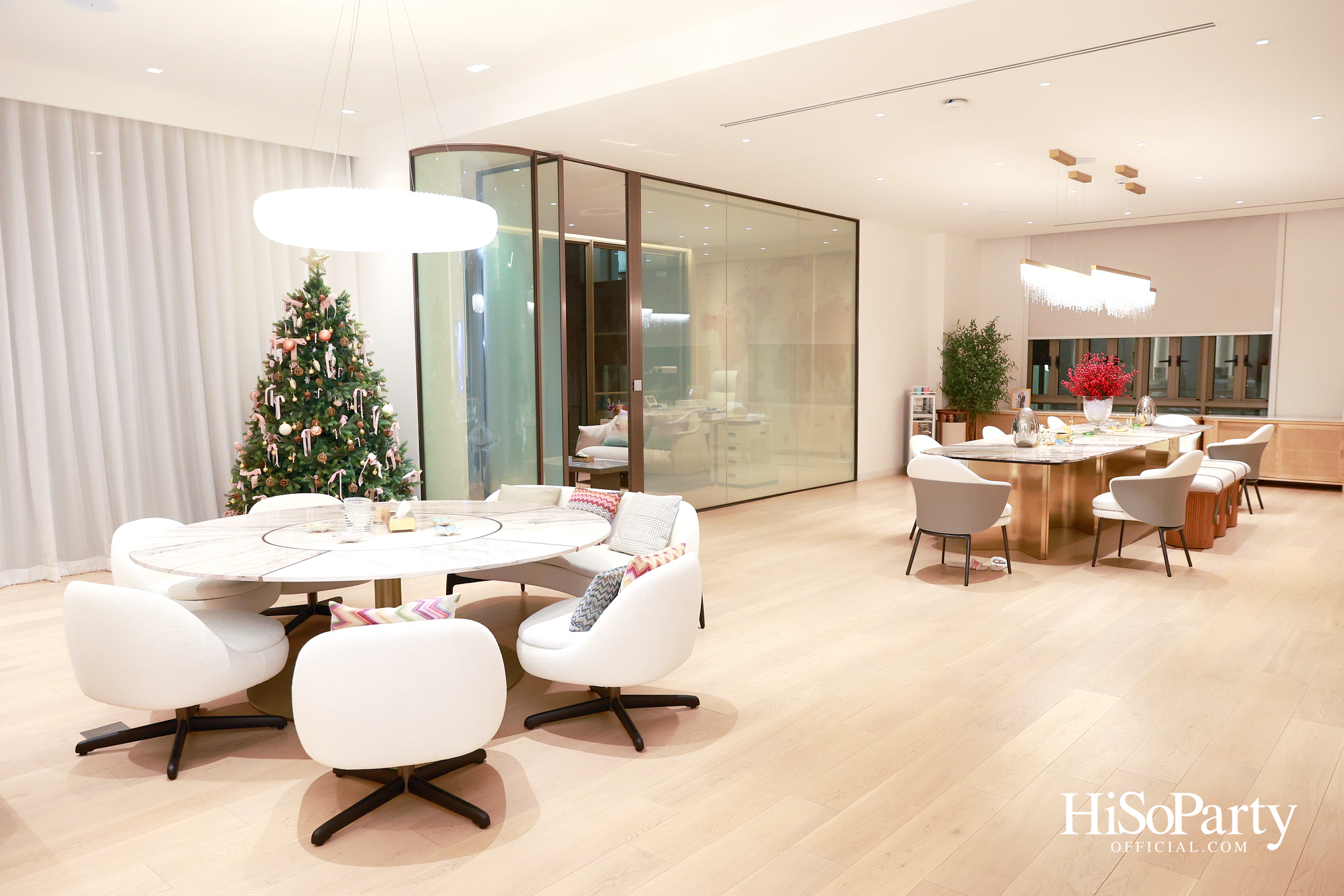 อุษณีย์ มหากิจศิริ ลีโอณีโอ เปิดบ้านจัดงานปาร์ตี้คริสต์มาส-ปีใหม่สุดอบอุ่น