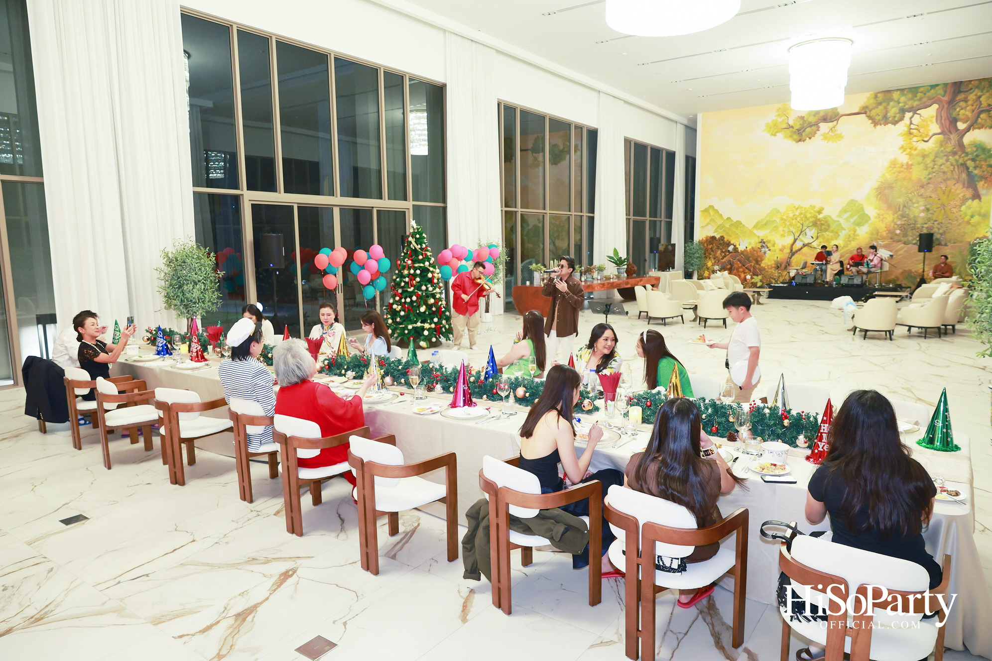 อุษณีย์ มหากิจศิริ ลีโอณีโอ เปิดบ้านจัดงานปาร์ตี้คริสต์มาส-ปีใหม่สุดอบอุ่น