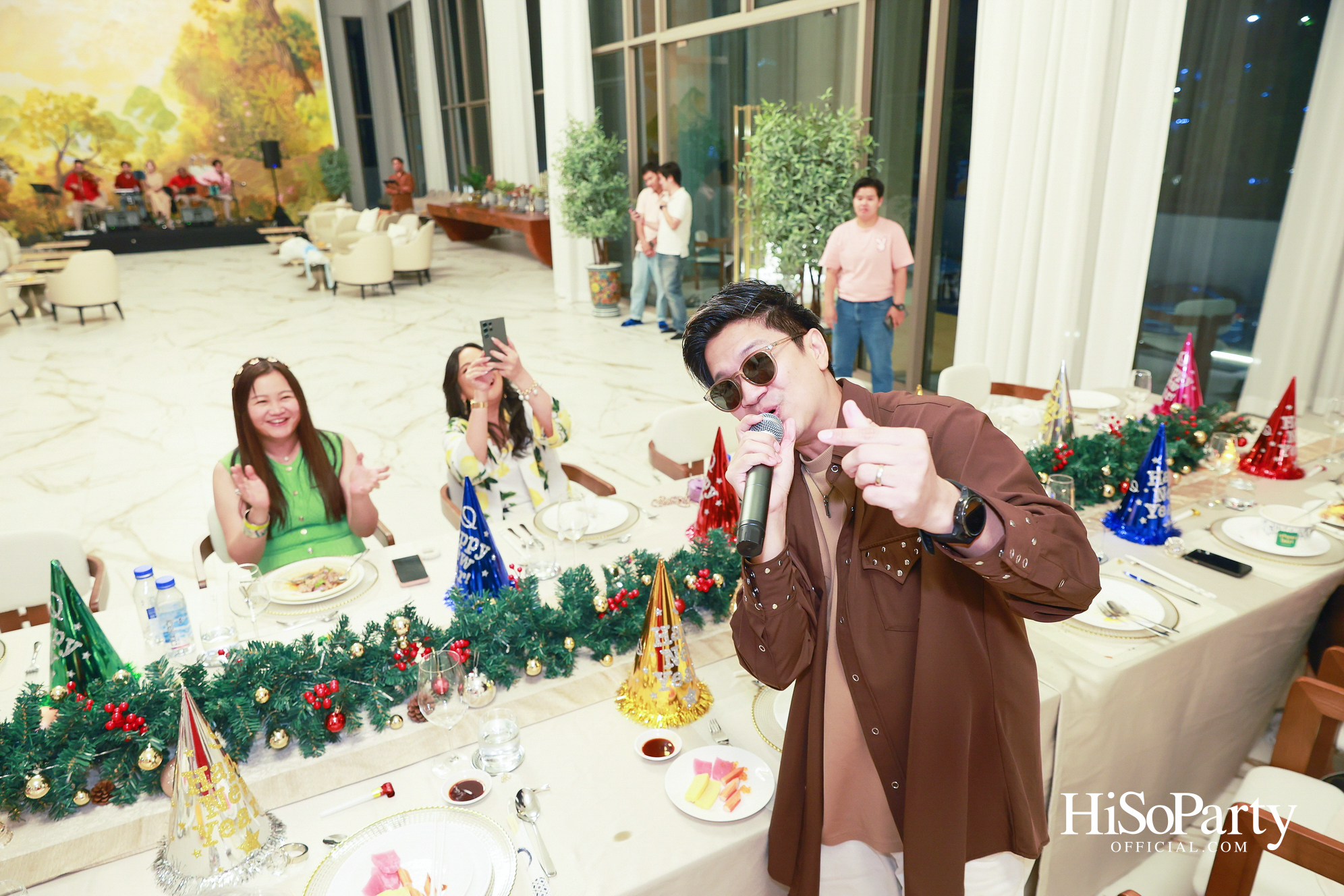 อุษณีย์ มหากิจศิริ ลีโอณีโอ เปิดบ้านจัดงานปาร์ตี้คริสต์มาส-ปีใหม่สุดอบอุ่น