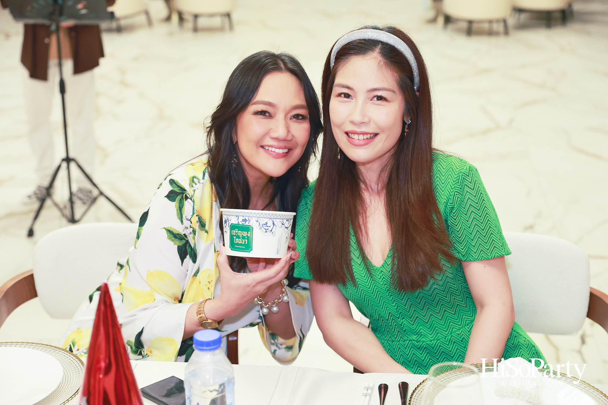 อุษณีย์ มหากิจศิริ ลีโอณีโอ เปิดบ้านจัดงานปาร์ตี้คริสต์มาส-ปีใหม่สุดอบอุ่น