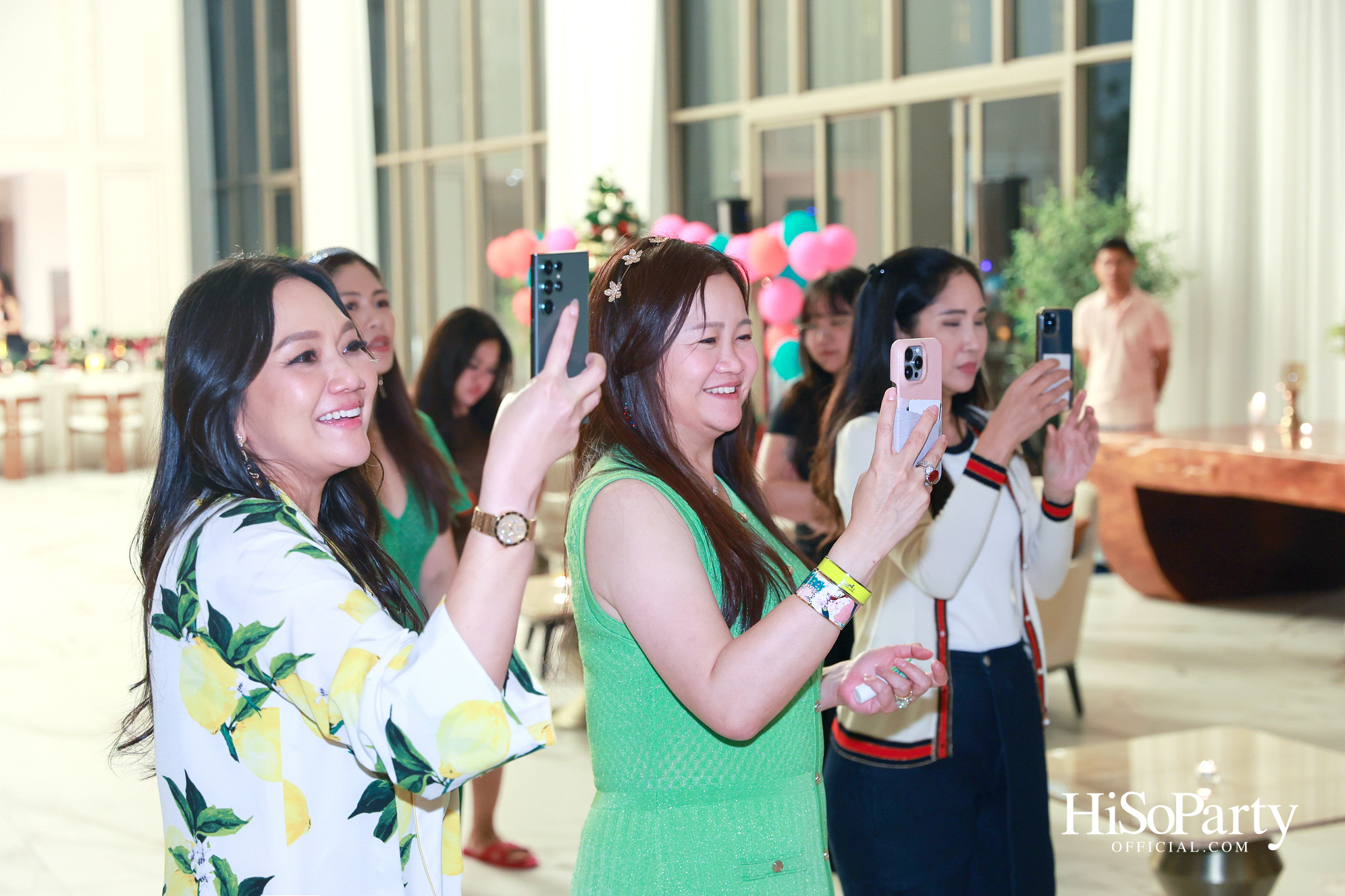 อุษณีย์ มหากิจศิริ ลีโอณีโอ เปิดบ้านจัดงานปาร์ตี้คริสต์มาส-ปีใหม่สุดอบอุ่น