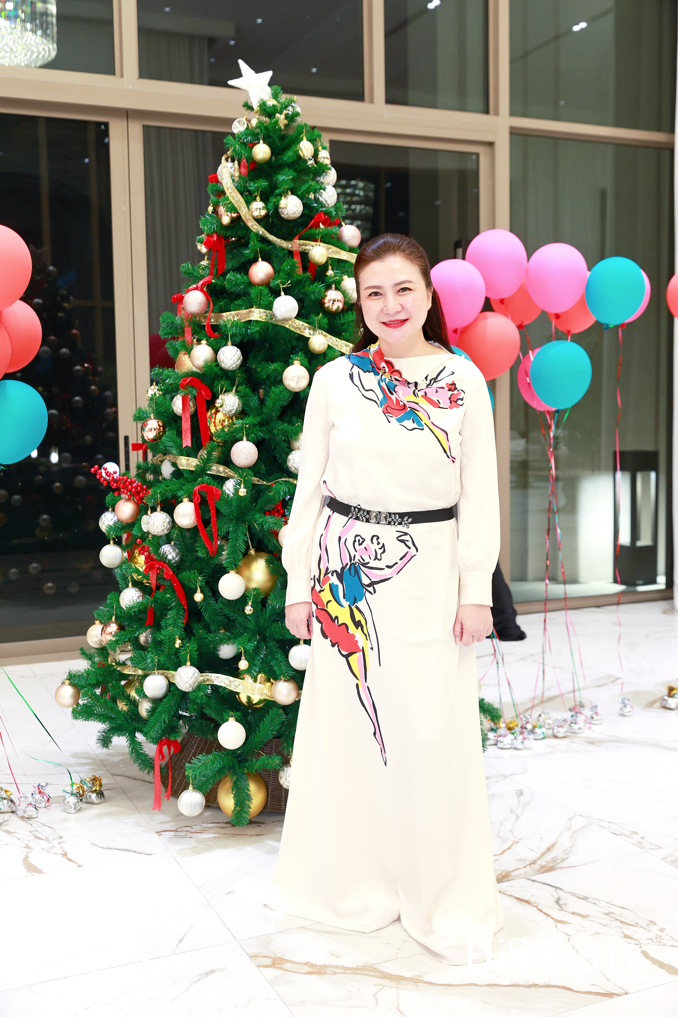 อุษณีย์ มหากิจศิริ ลีโอณีโอ เปิดบ้านจัดงานปาร์ตี้คริสต์มาส-ปีใหม่สุดอบอุ่น