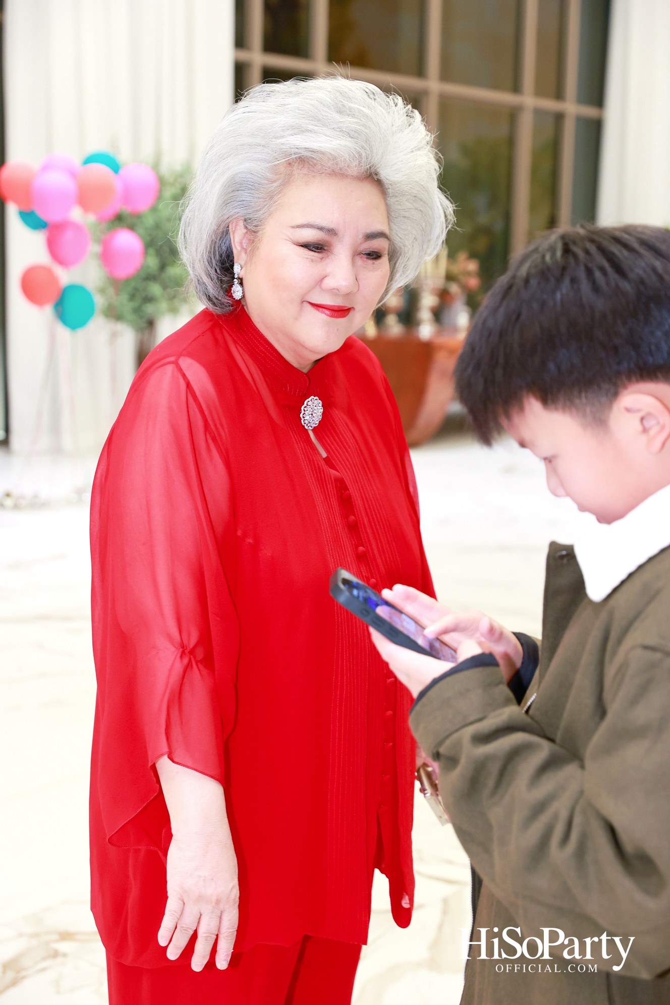 อุษณีย์ มหากิจศิริ ลีโอณีโอ เปิดบ้านจัดงานปาร์ตี้คริสต์มาส-ปีใหม่สุดอบอุ่น