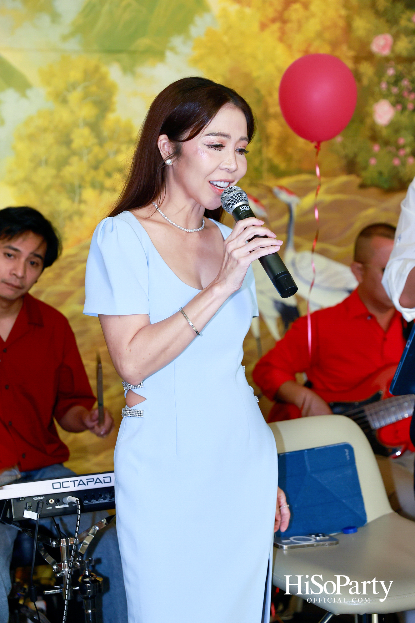 อุษณีย์ มหากิจศิริ ลีโอณีโอ เปิดบ้านจัดงานปาร์ตี้คริสต์มาส-ปีใหม่สุดอบอุ่น