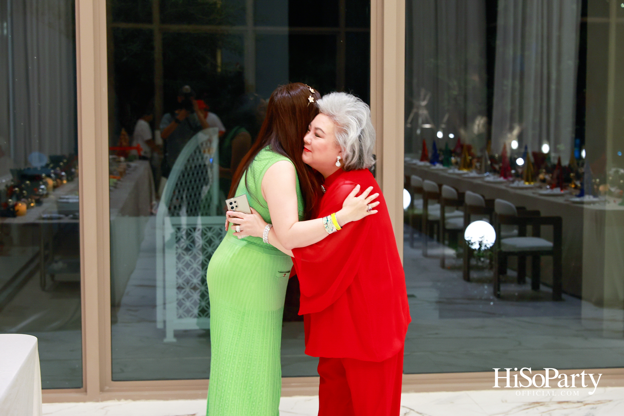 อุษณีย์ มหากิจศิริ ลีโอณีโอ เปิดบ้านจัดงานปาร์ตี้คริสต์มาส-ปีใหม่สุดอบอุ่น