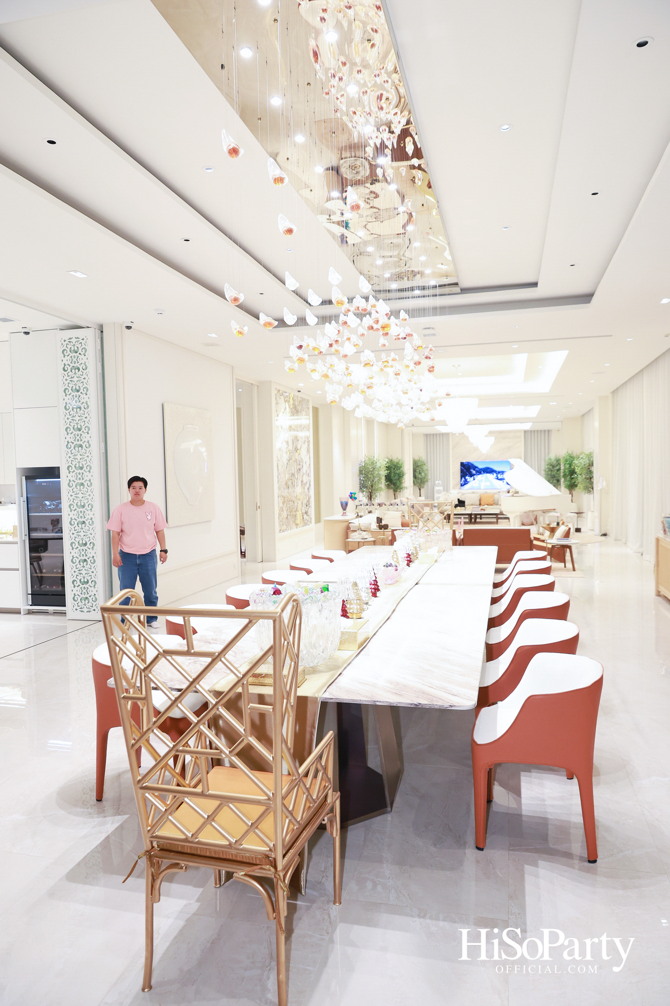 อุษณีย์ มหากิจศิริ ลีโอณีโอ เปิดบ้านจัดงานปาร์ตี้คริสต์มาส-ปีใหม่สุดอบอุ่น