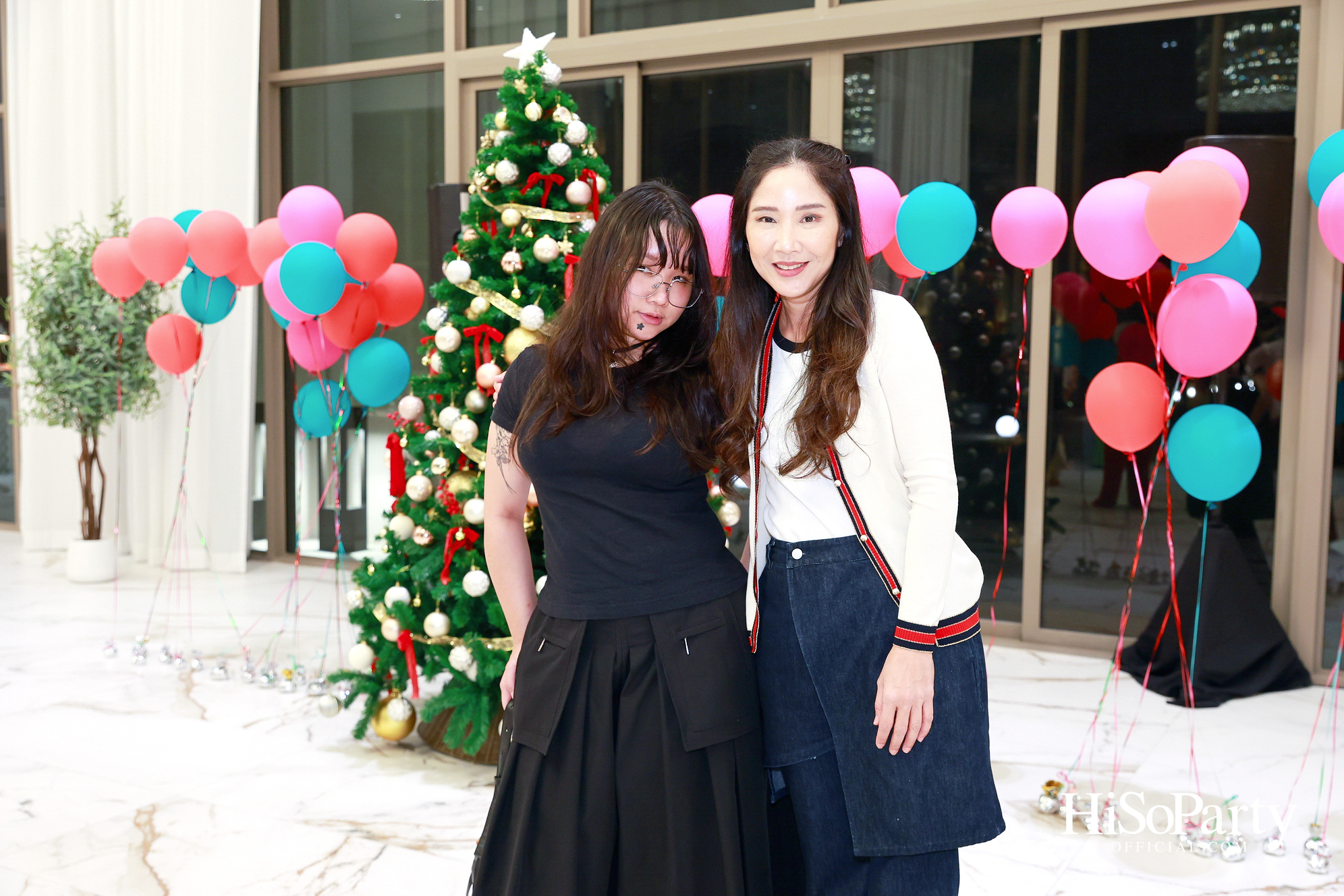 อุษณีย์ มหากิจศิริ ลีโอณีโอ เปิดบ้านจัดงานปาร์ตี้คริสต์มาส-ปีใหม่สุดอบอุ่น