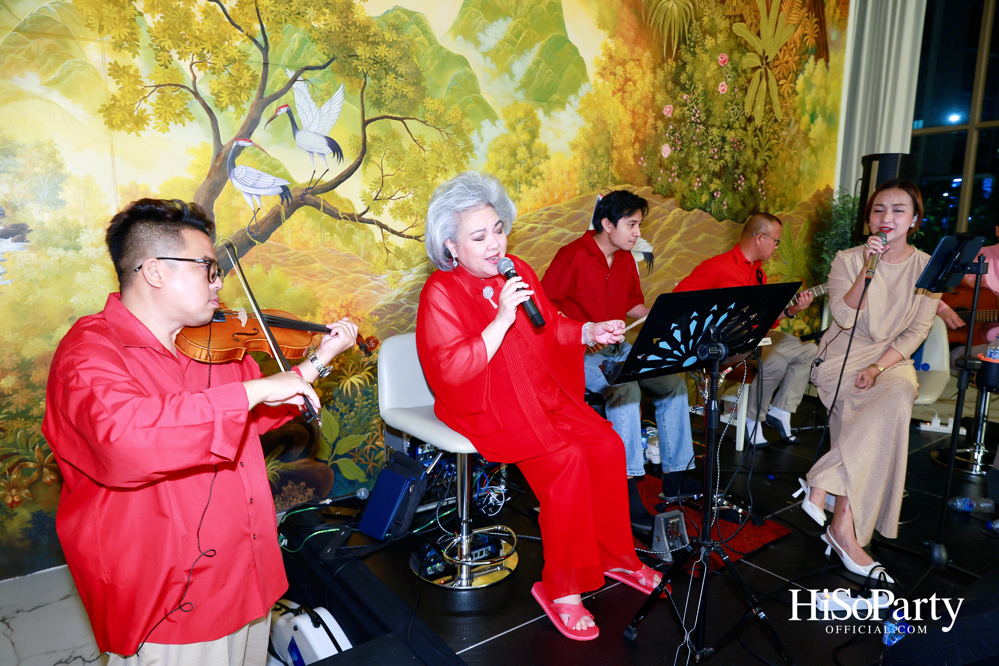 อุษณีย์ มหากิจศิริ ลีโอณีโอ เปิดบ้านจัดงานปาร์ตี้คริสต์มาส-ปีใหม่สุดอบอุ่น